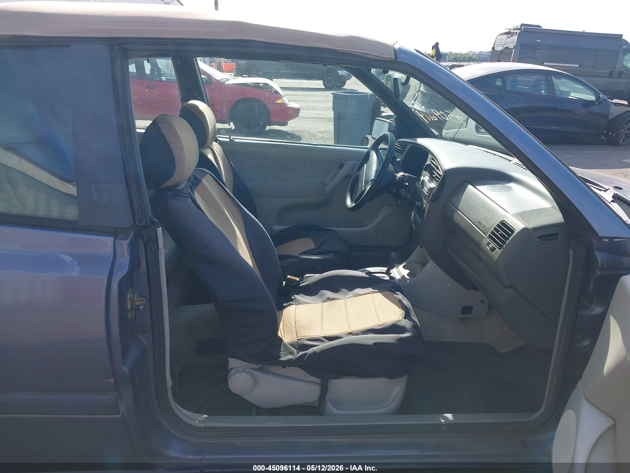 VOLKSWAGEN CABRIO image 5