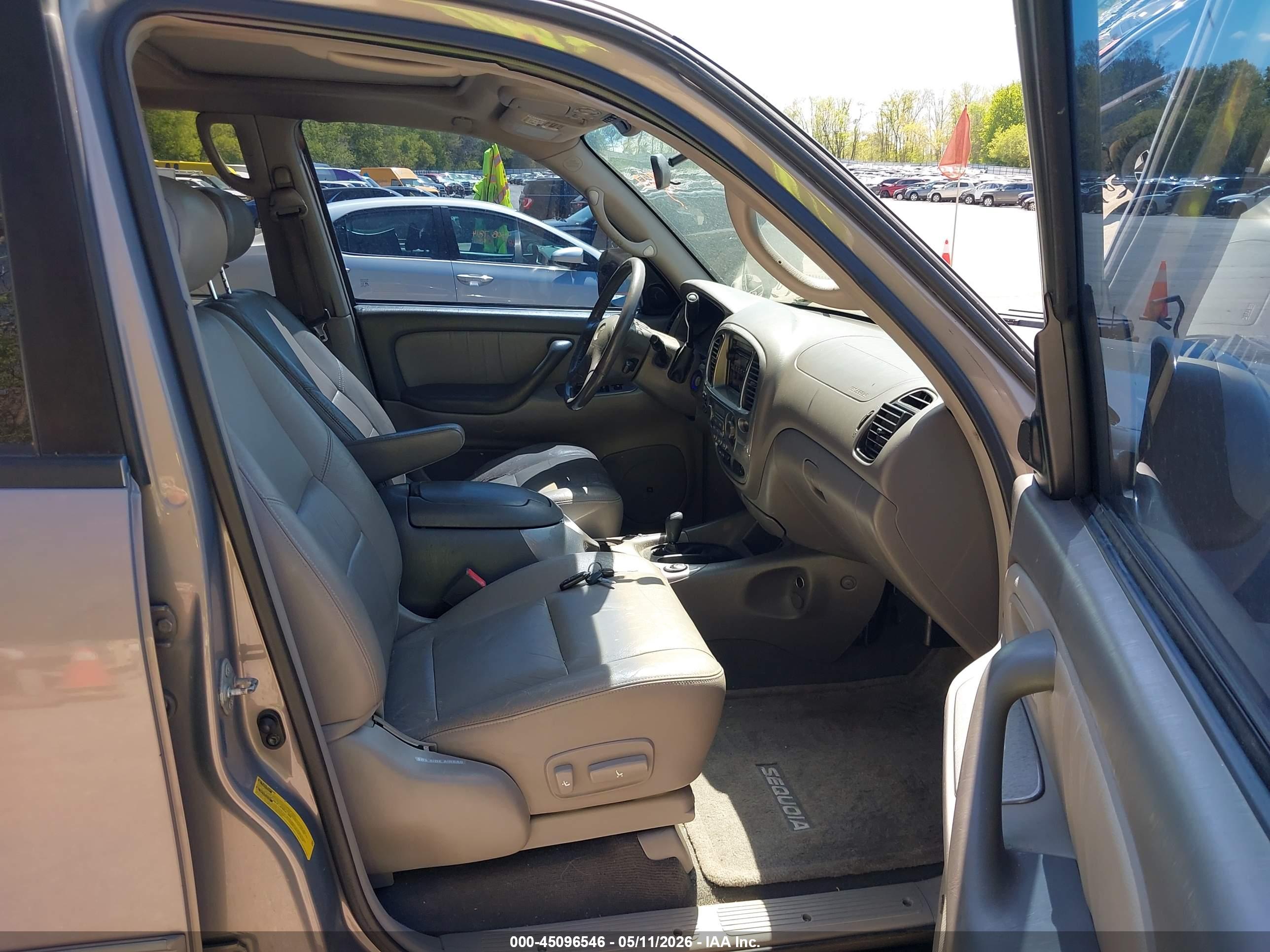 TOYOTA SEQUOIA image 5