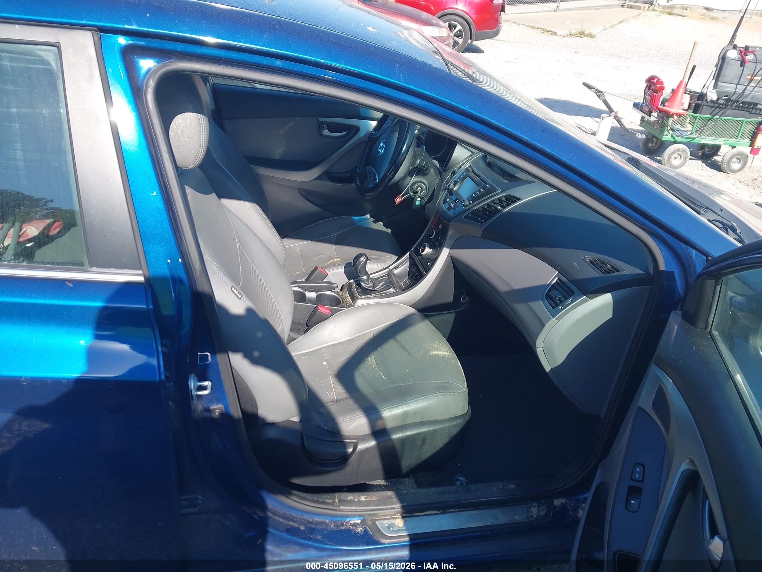 HYUNDAI ELANTRA image 5