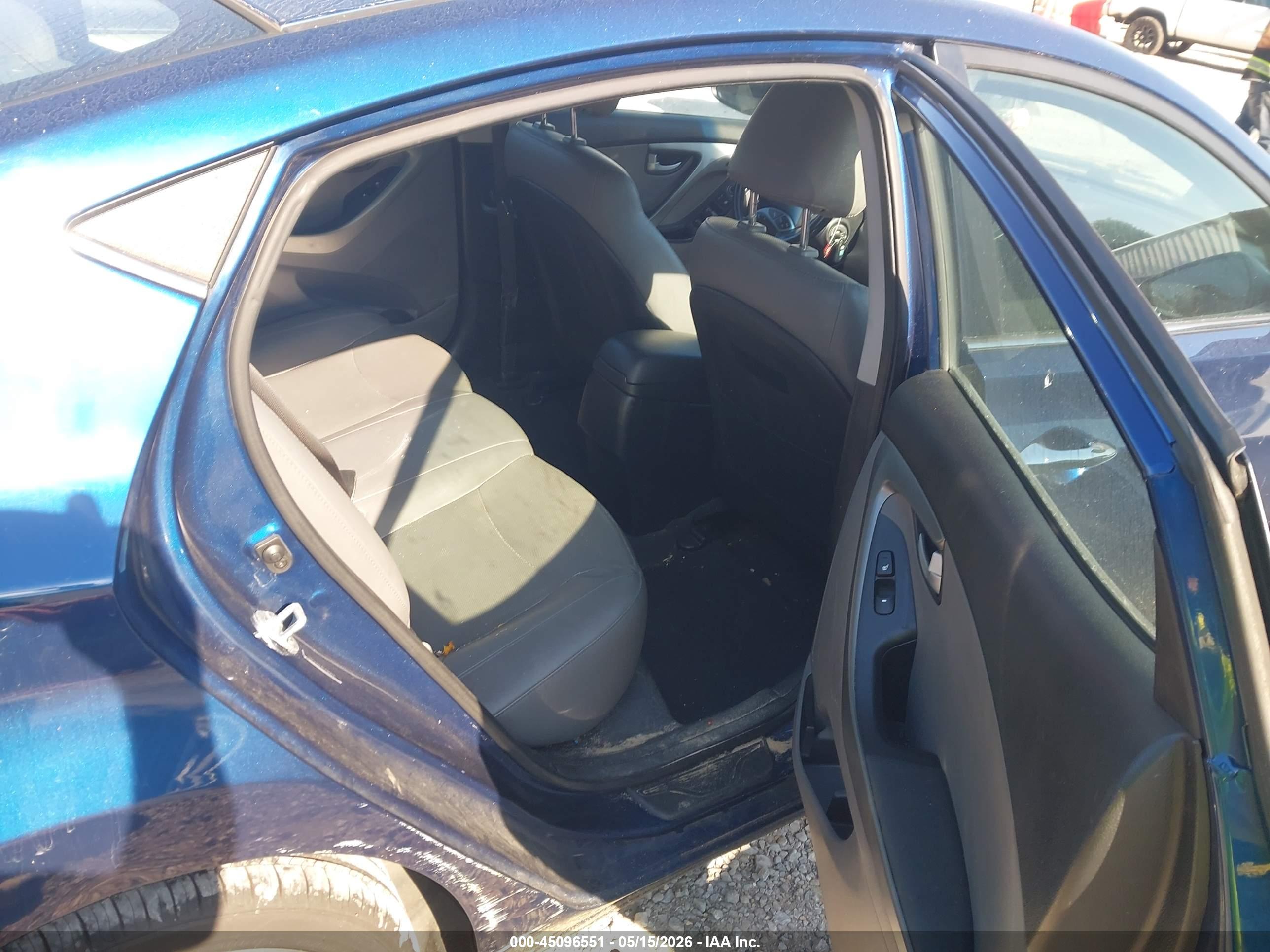 HYUNDAI ELANTRA image 8