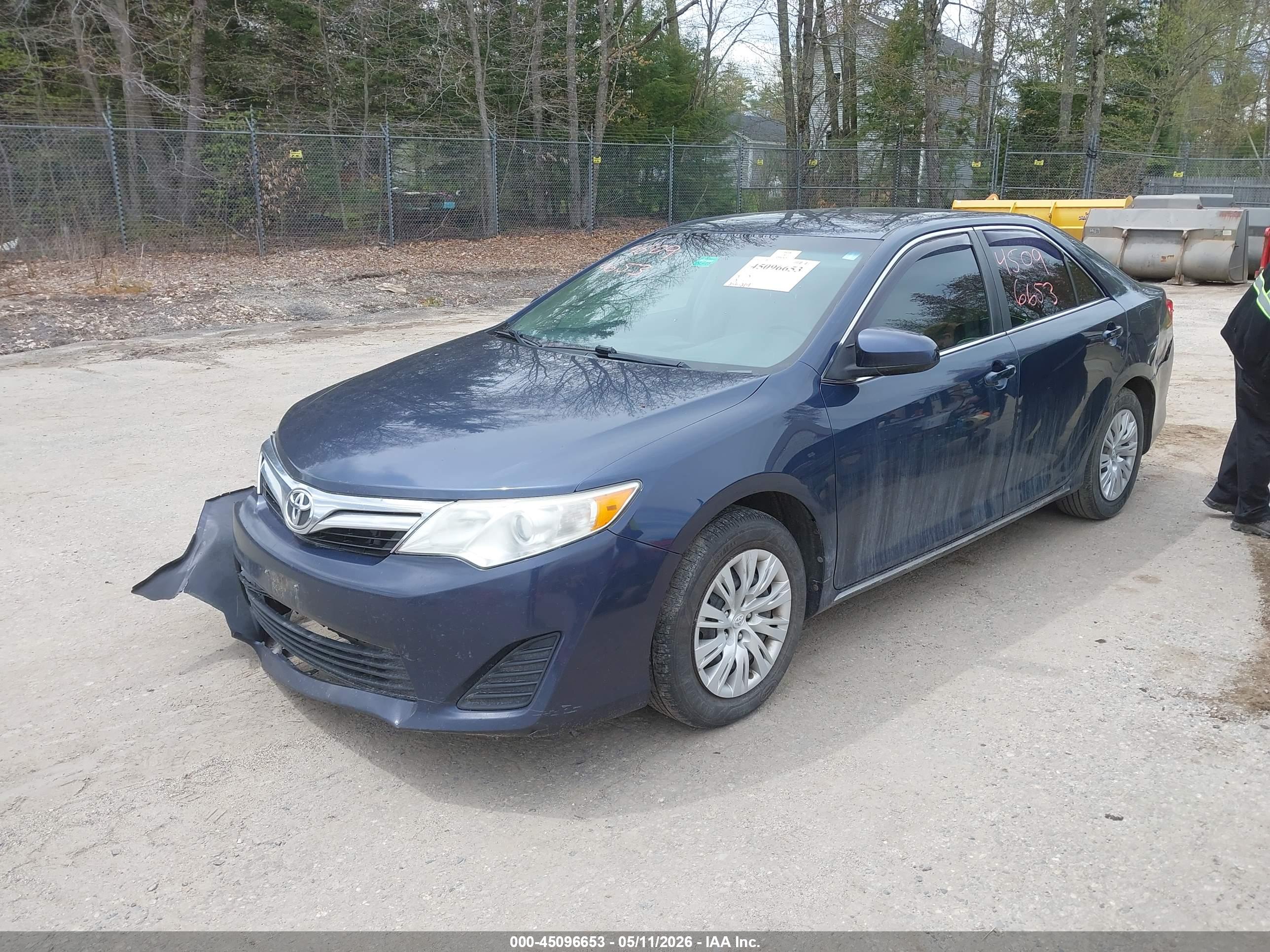 TOYOTA CAMRY image 2