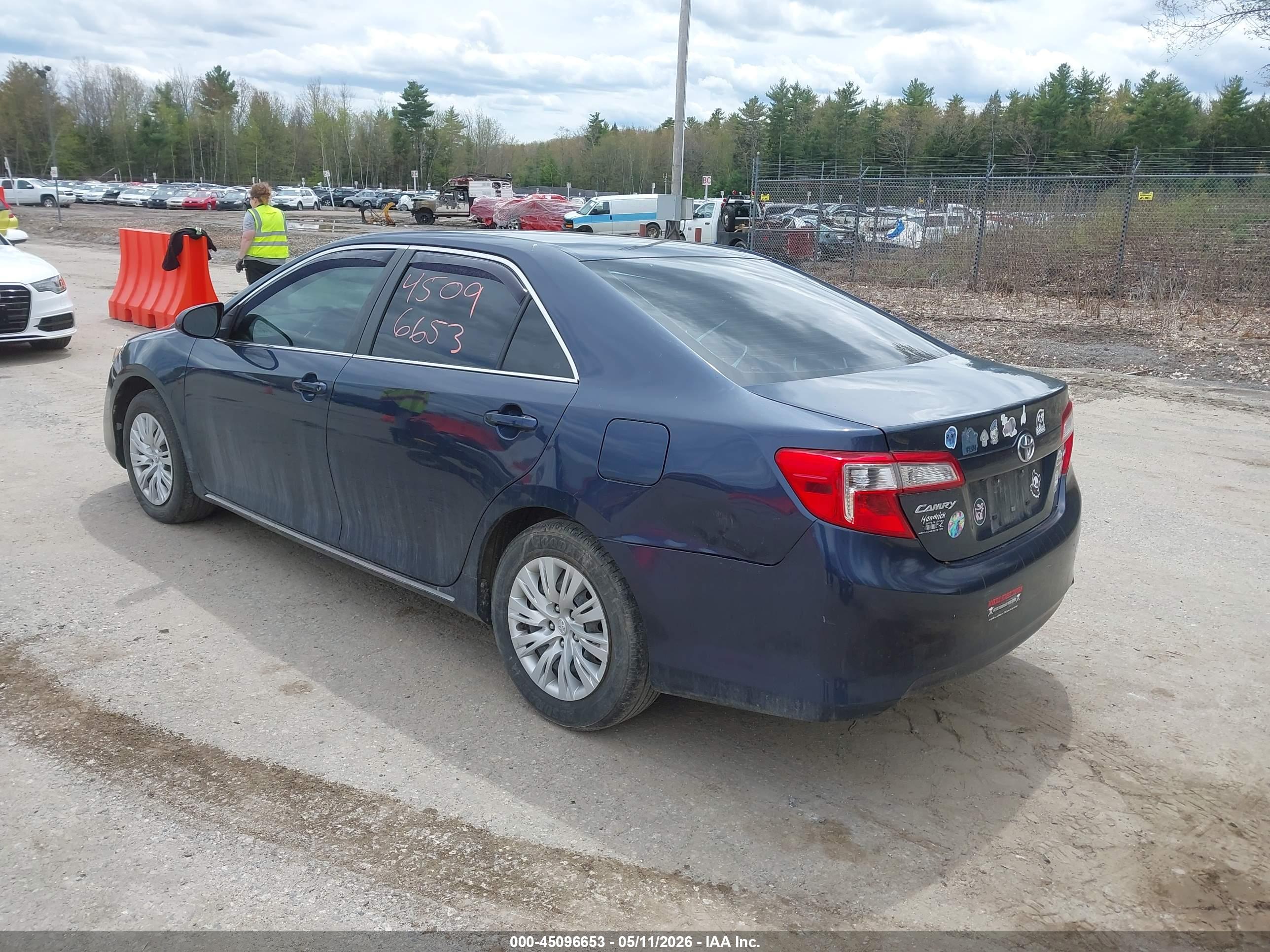 TOYOTA CAMRY image 3