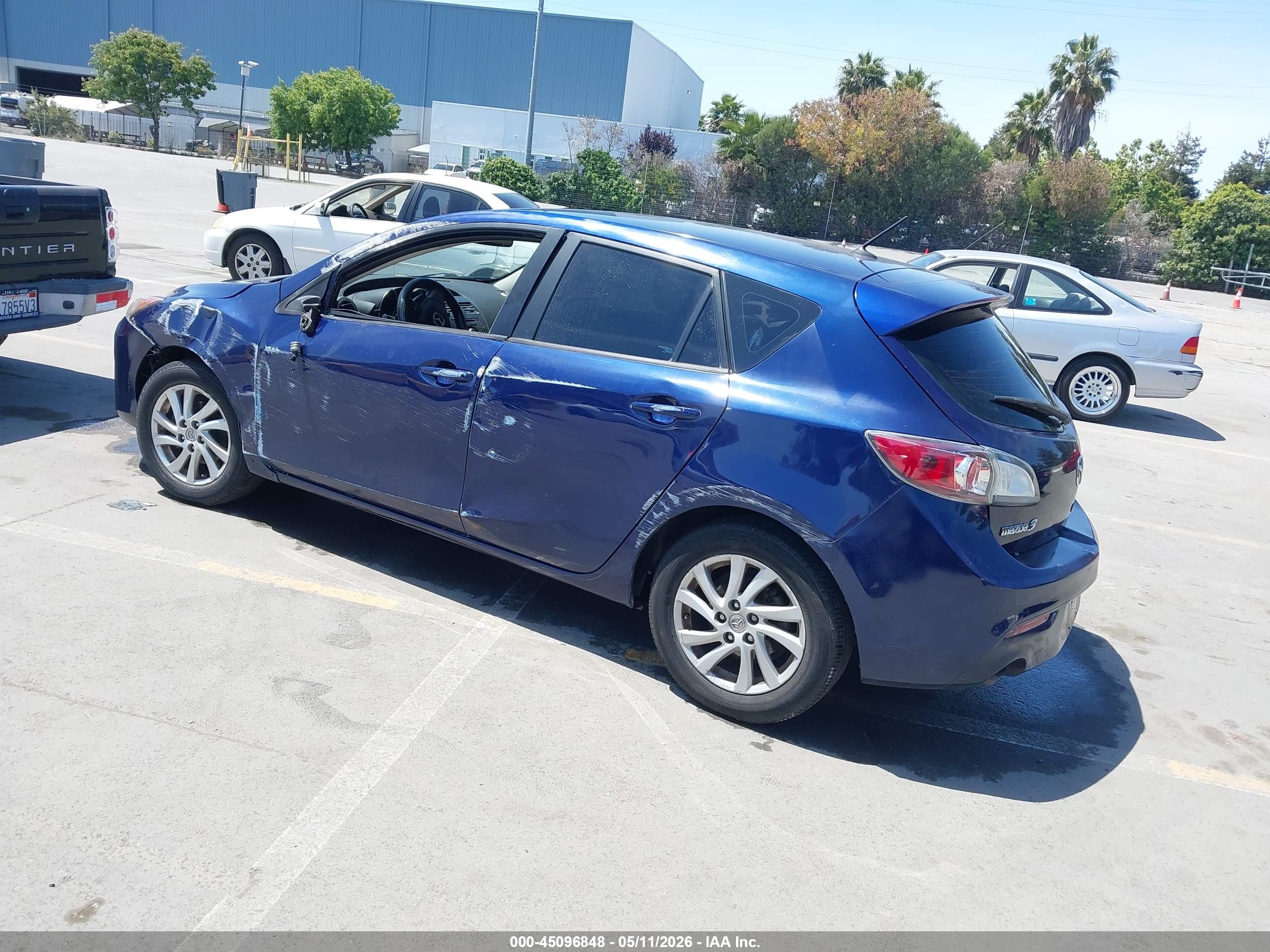 MAZDA MAZDA3 image 3
