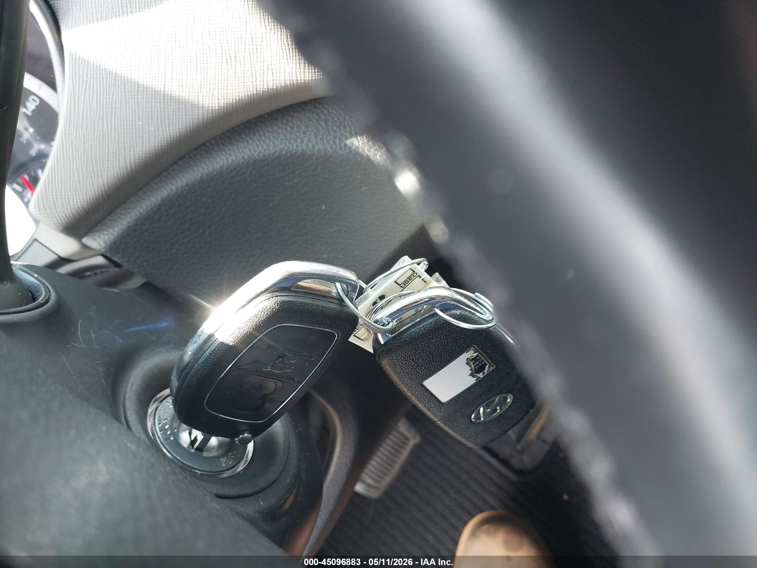 HYUNDAI SANTA image 11