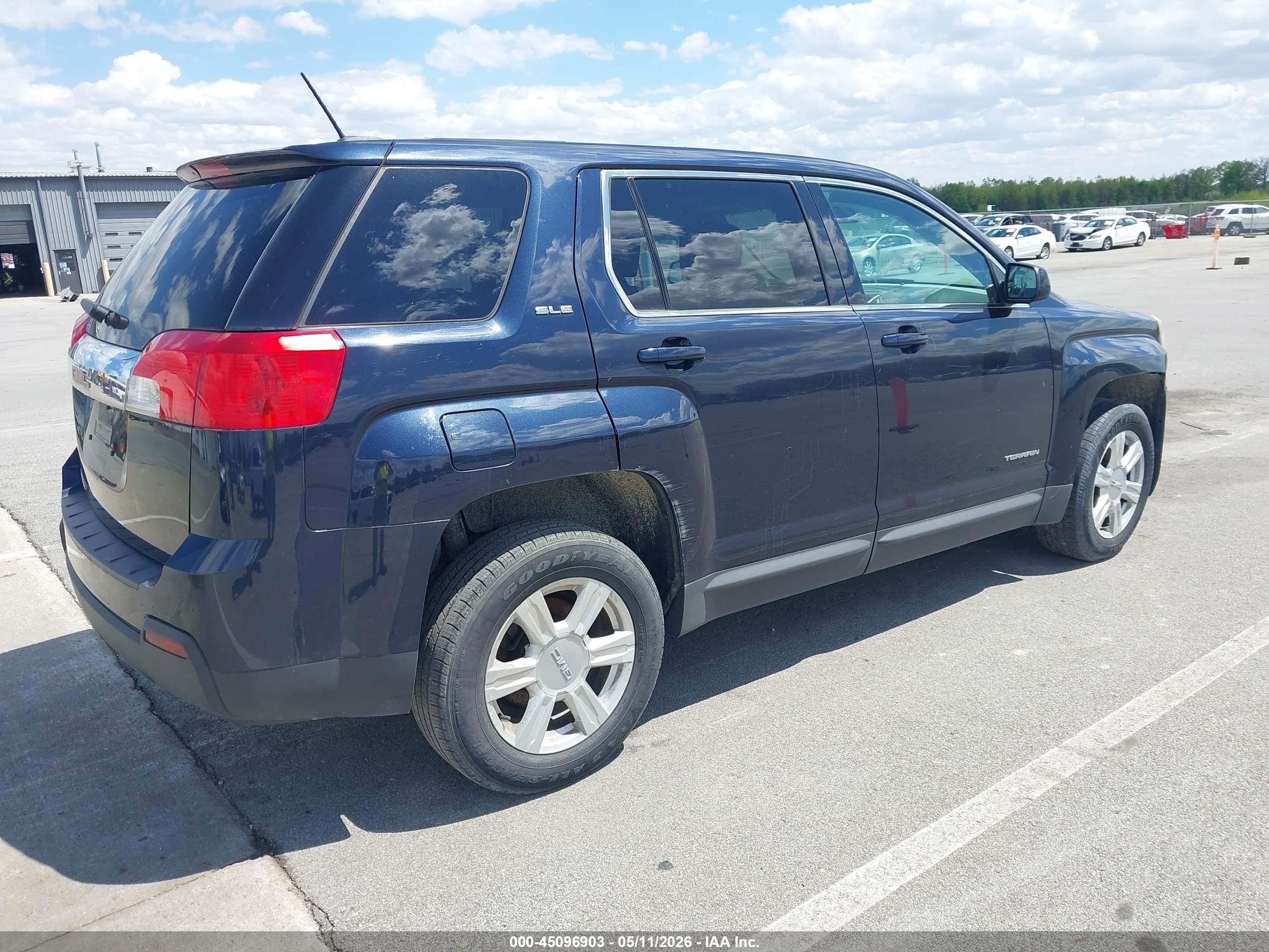 GMC TERRAIN image 4