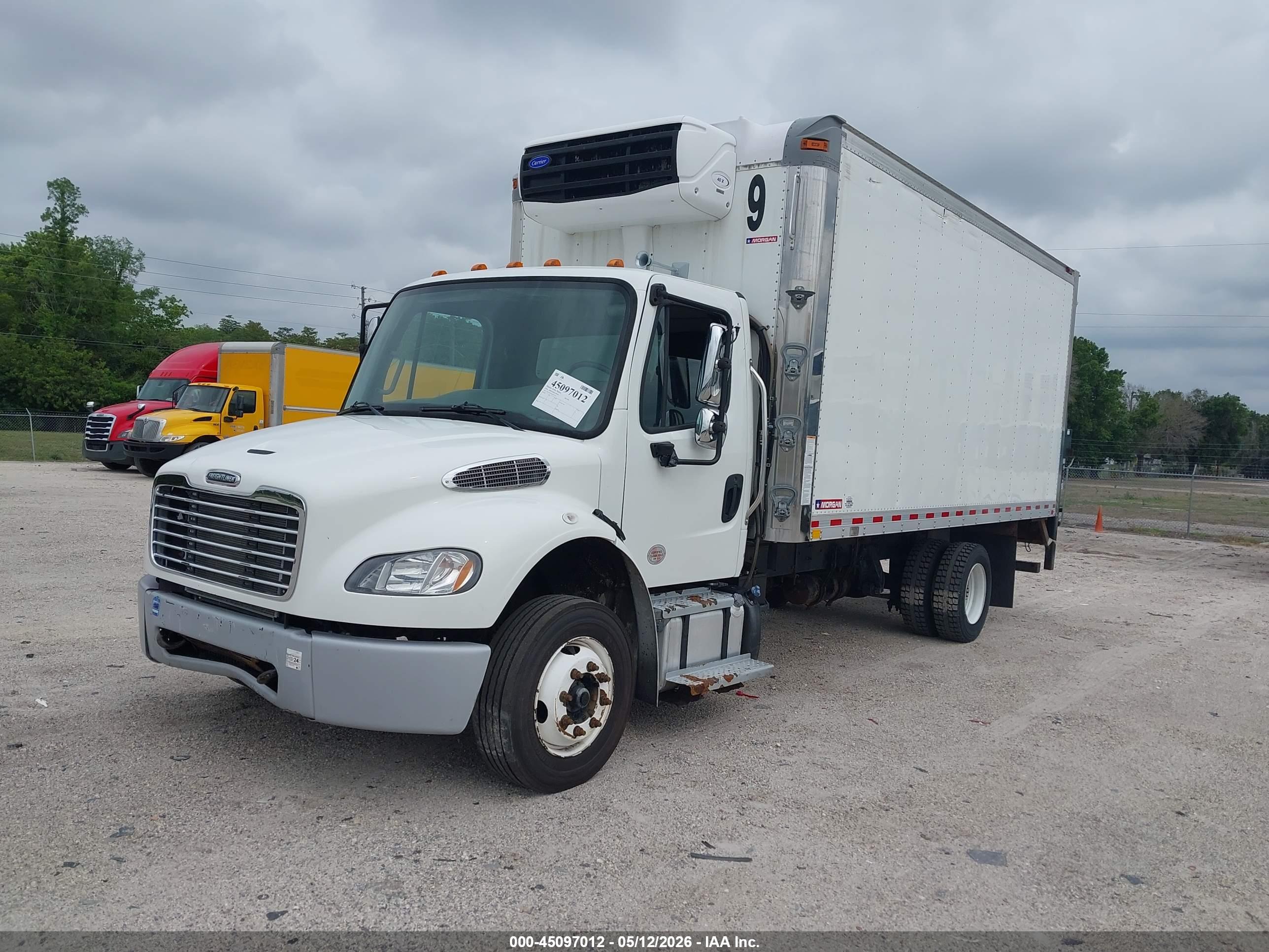 FREIGHTLINER M2 image 2