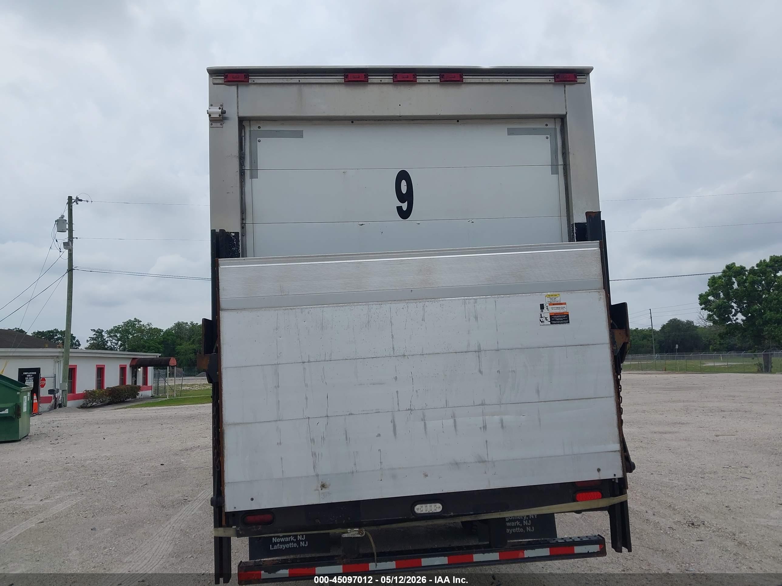 FREIGHTLINER M2 image 7