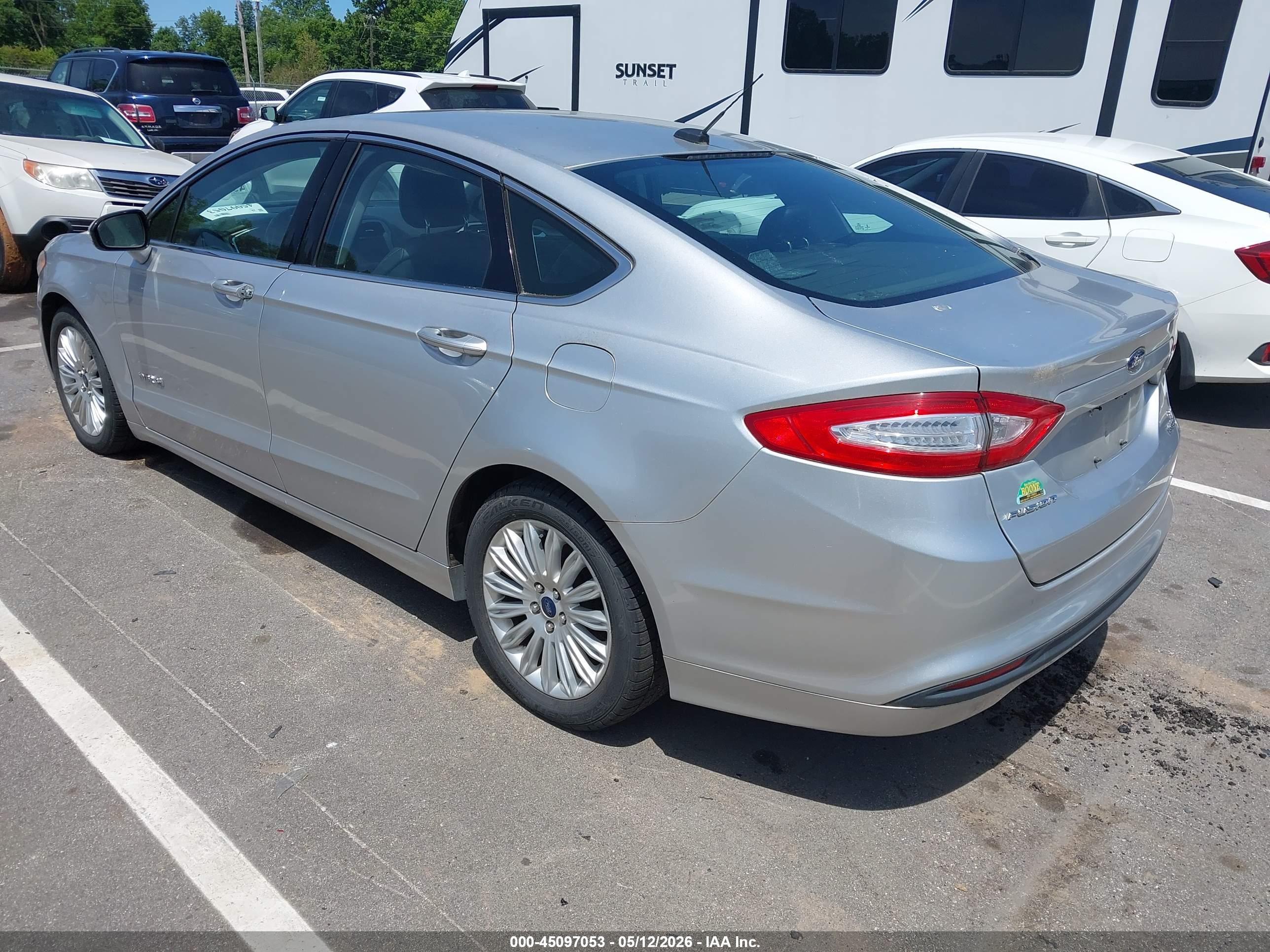 FORD FUSION image 3
