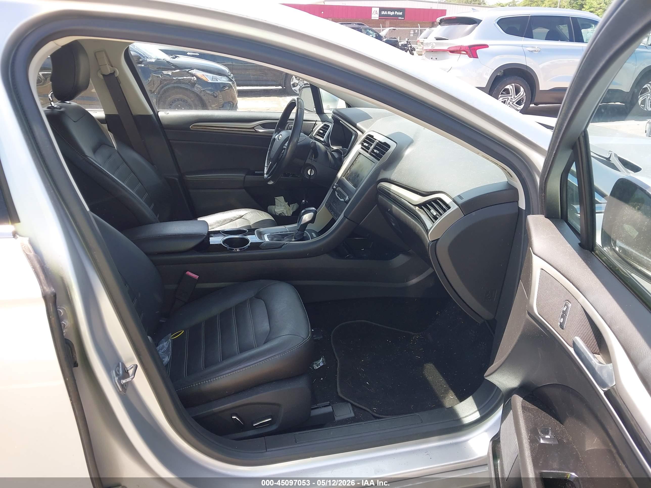 FORD FUSION image 5