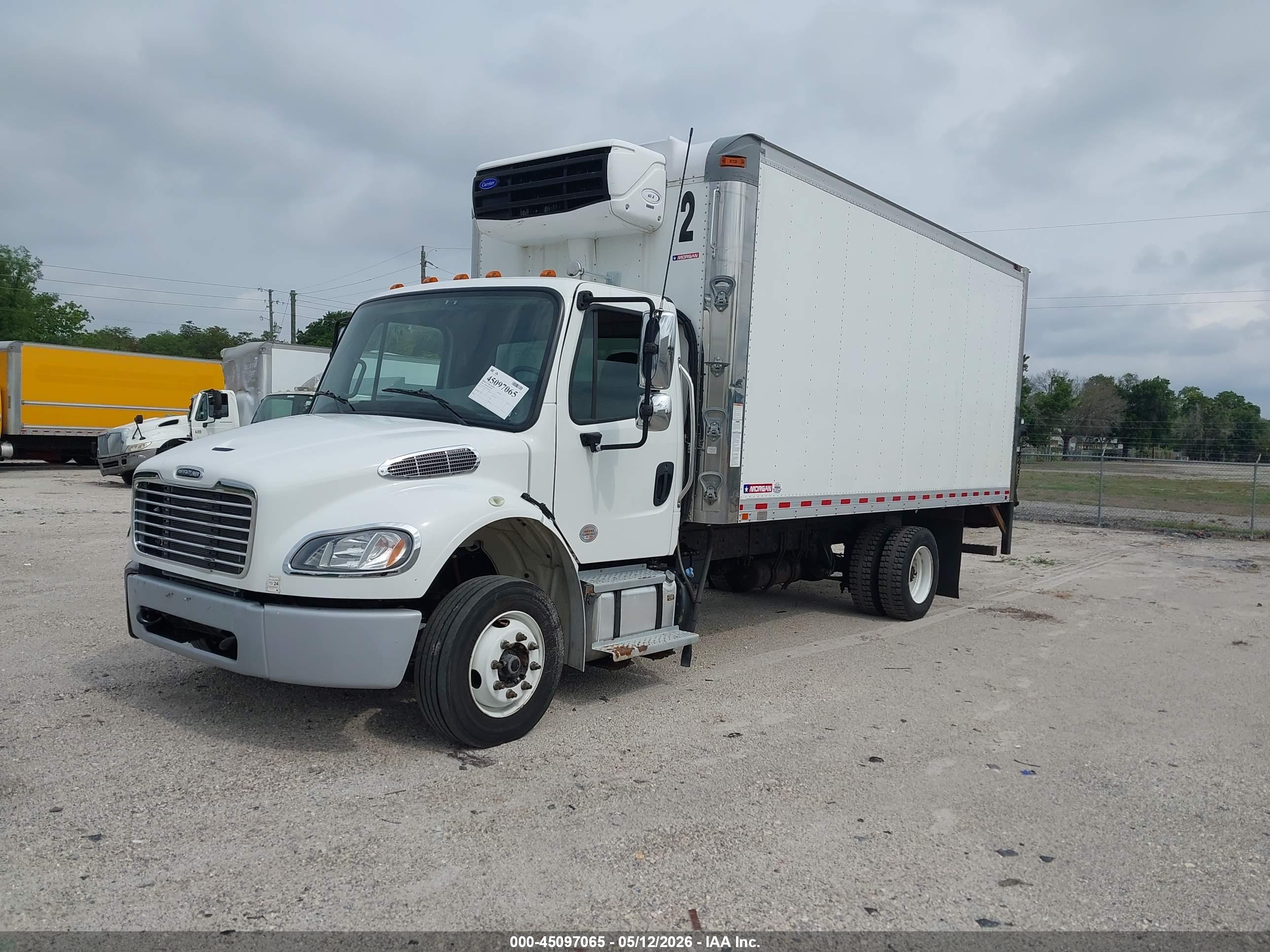 FREIGHTLINER M2 image 2