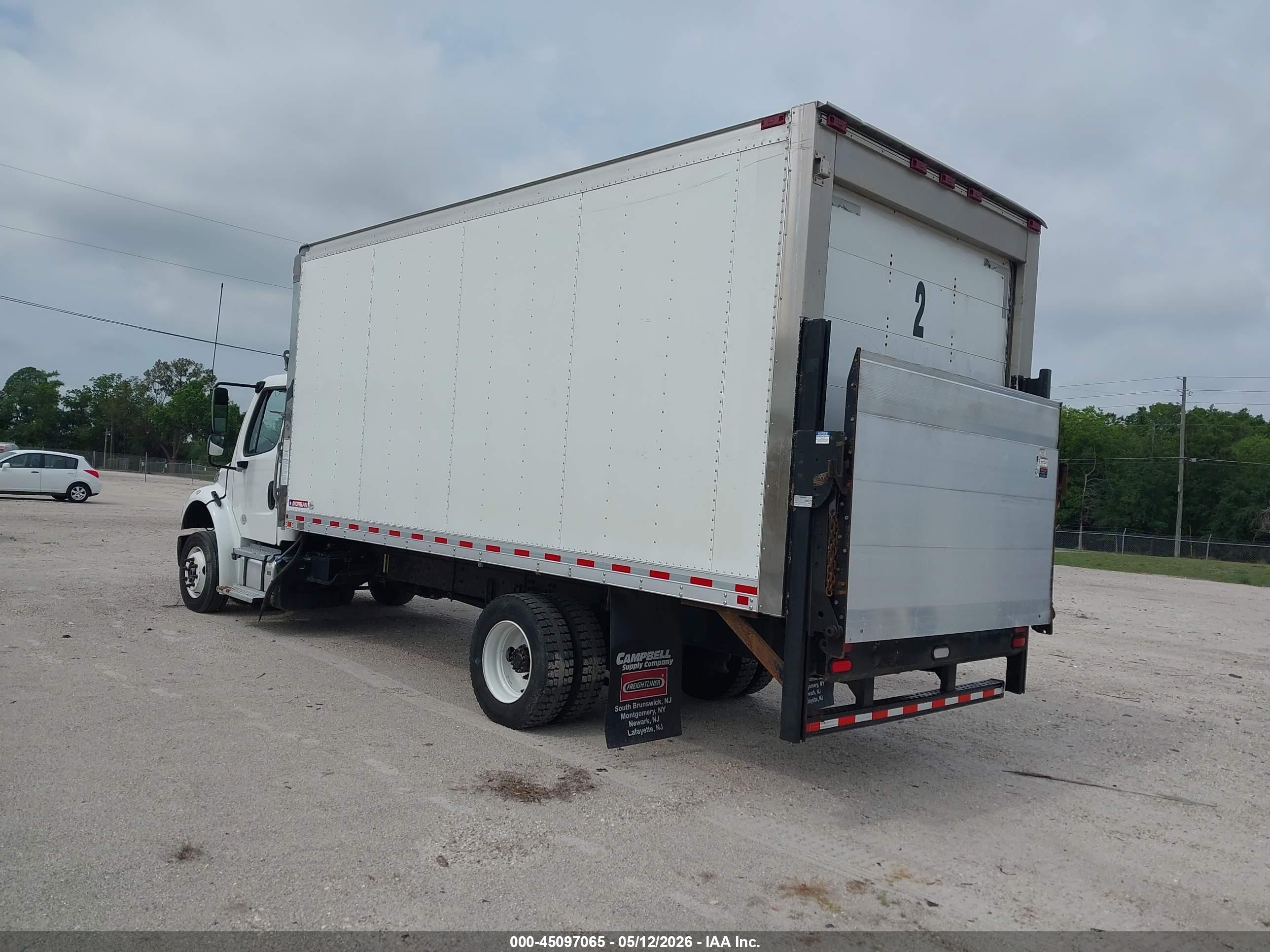 FREIGHTLINER M2 image 3