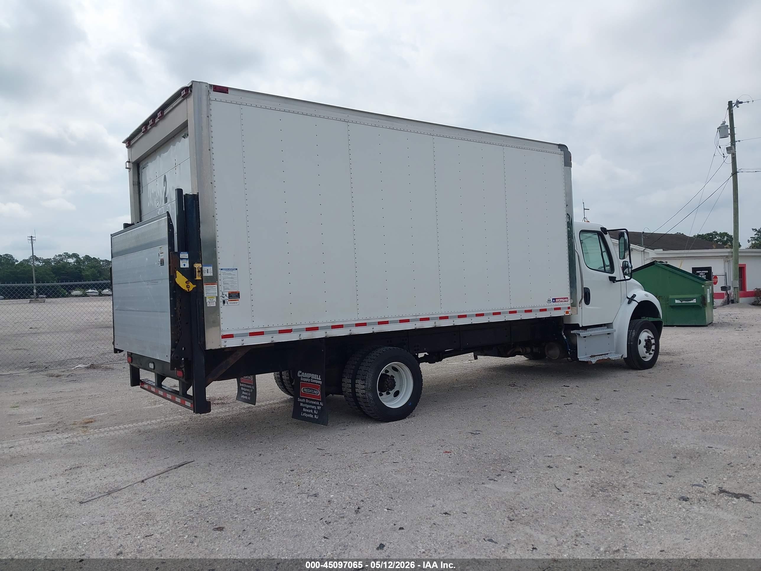 FREIGHTLINER M2 image 4