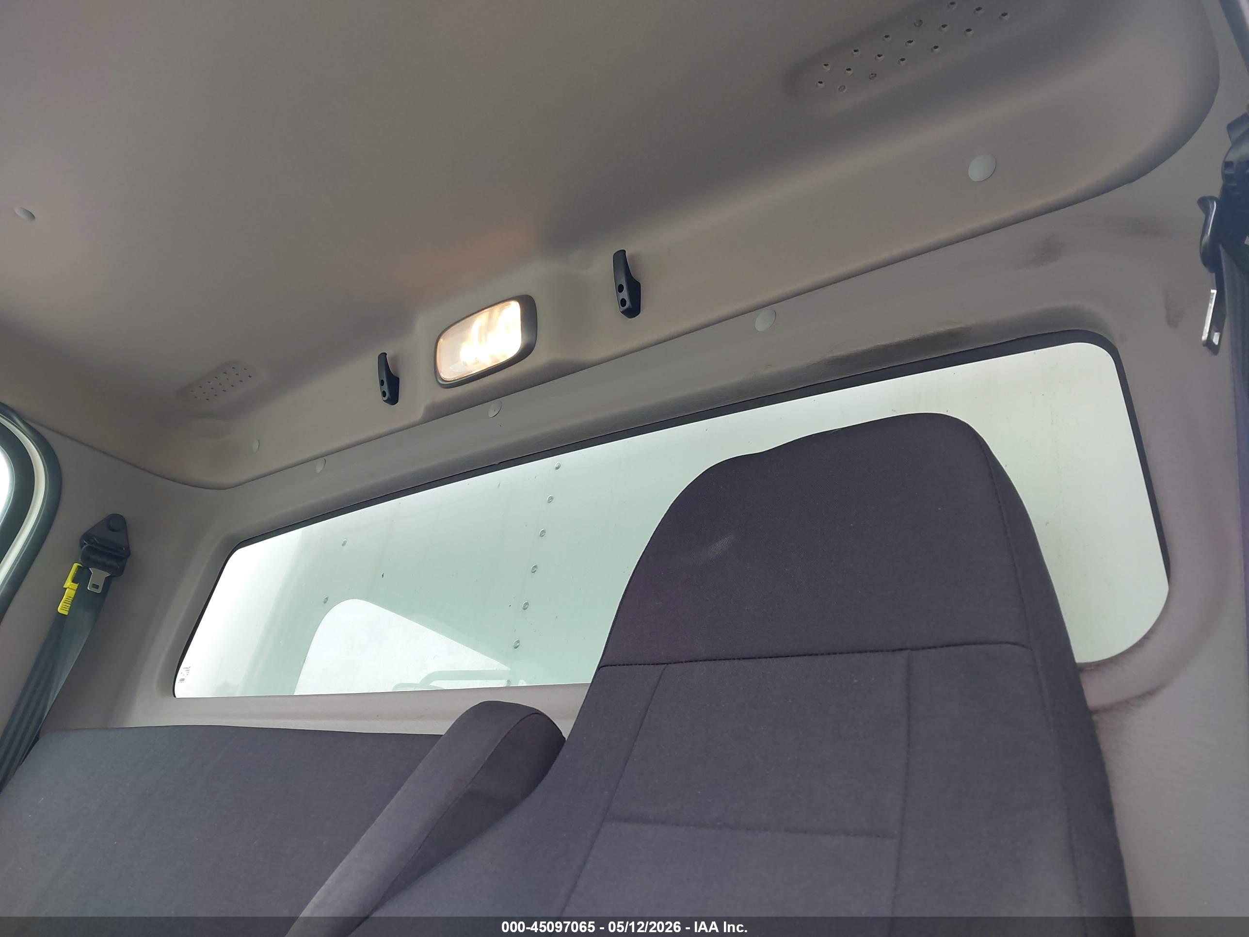 FREIGHTLINER M2 image 8