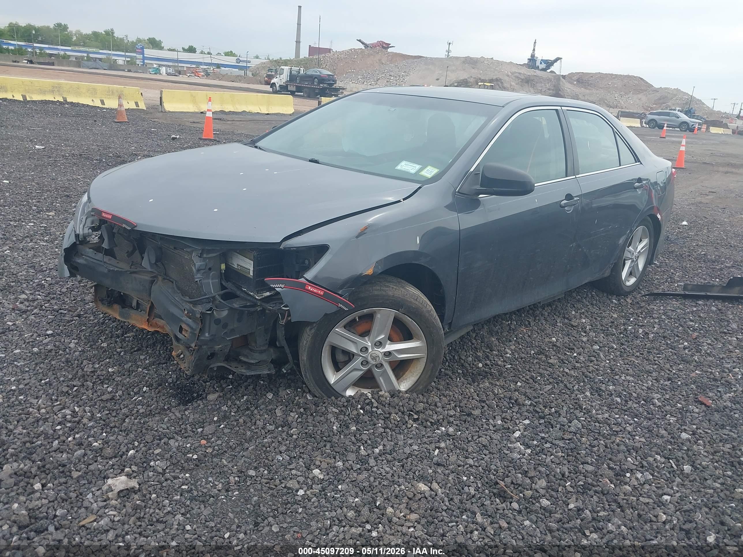 TOYOTA CAMRY image 2