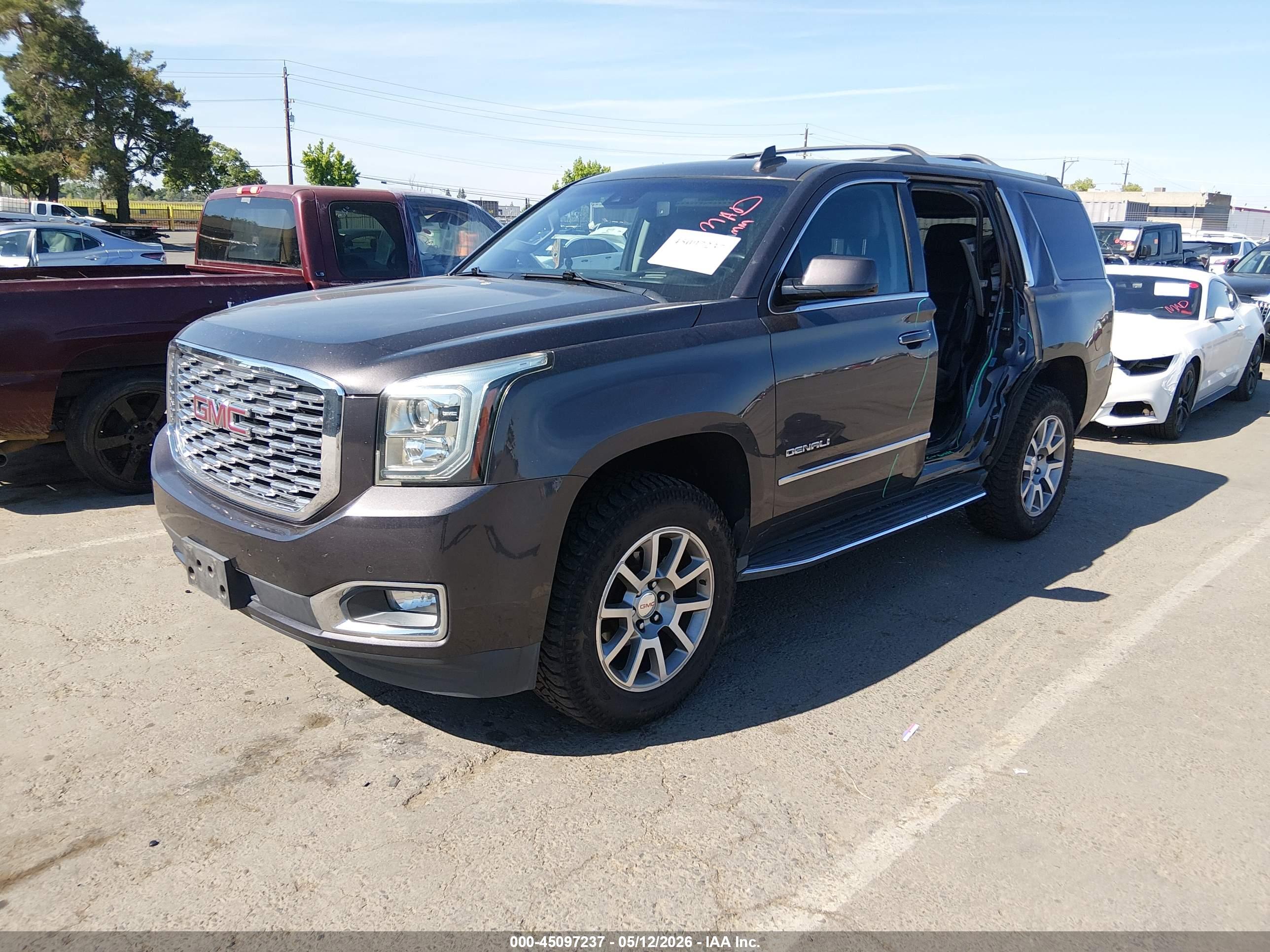 GMC YUKON image 2