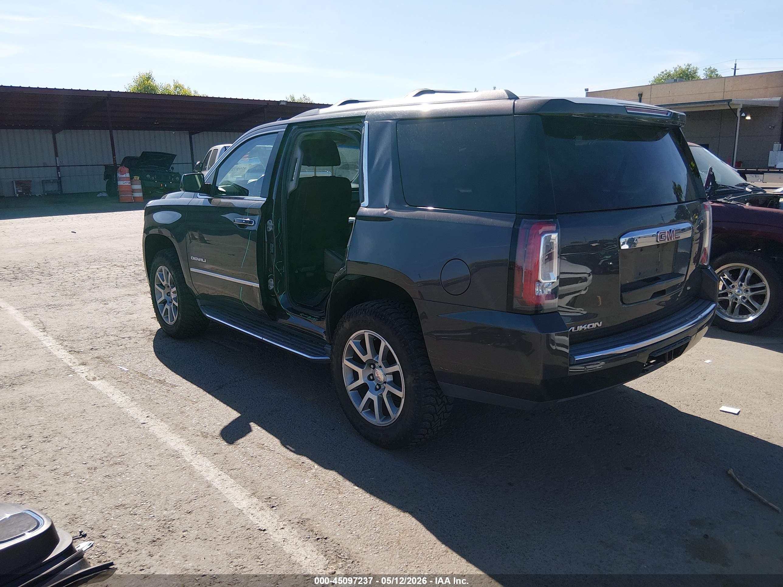 GMC YUKON image 3