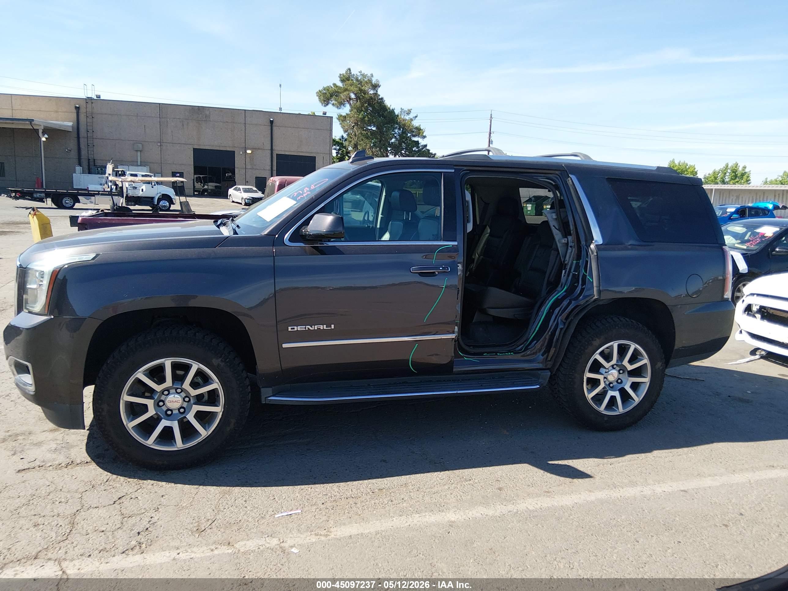 GMC YUKON image 6