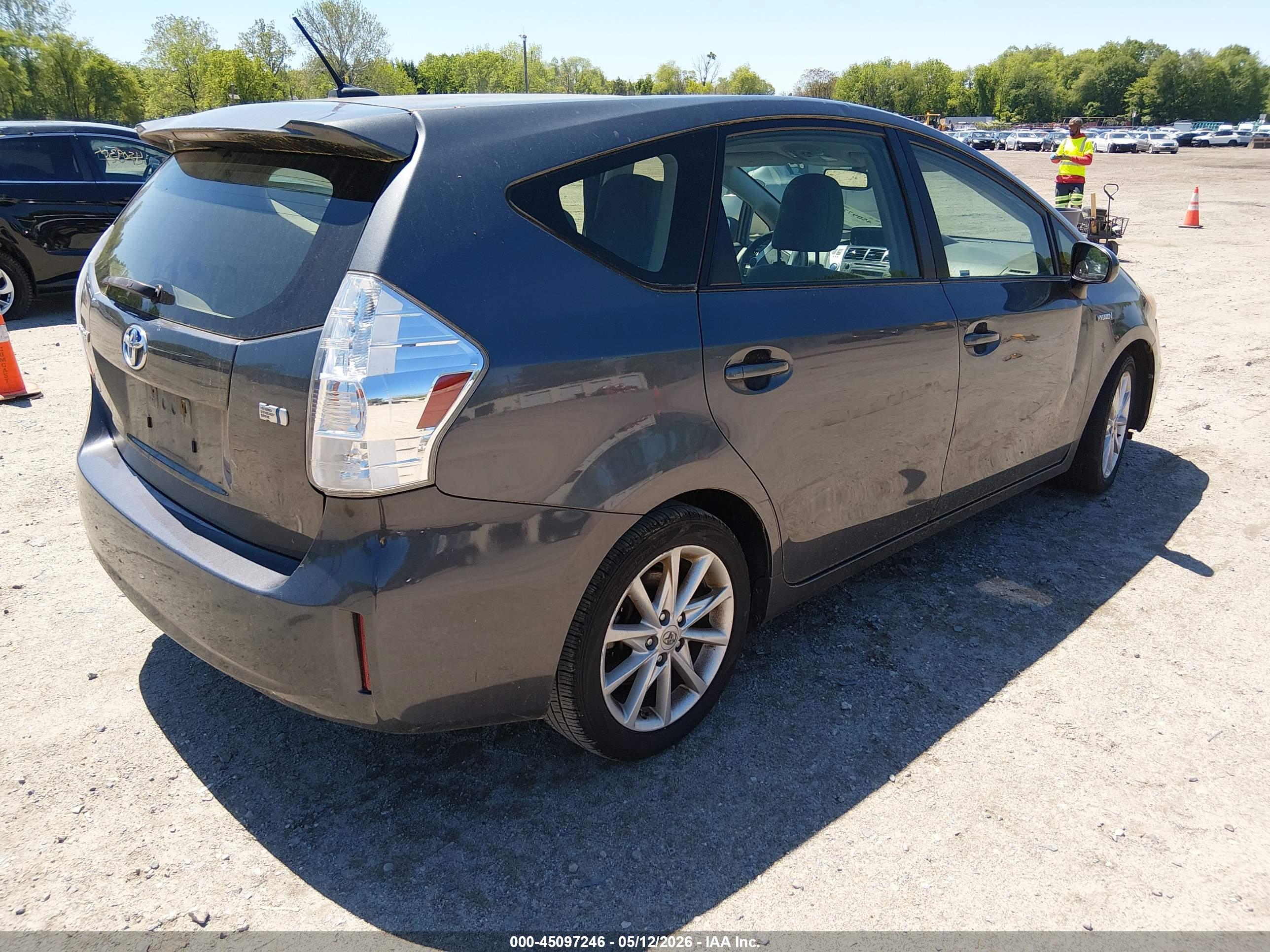 TOYOTA PRIUS image 4