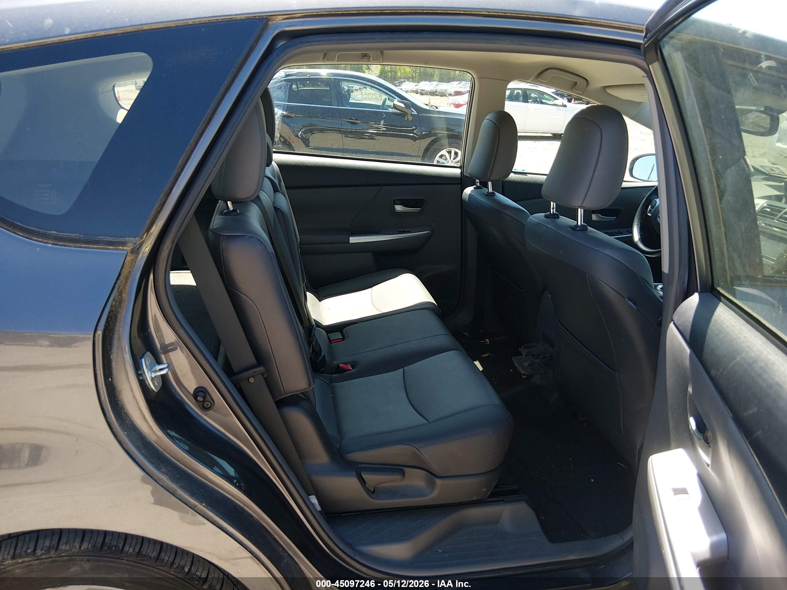 TOYOTA PRIUS image 8