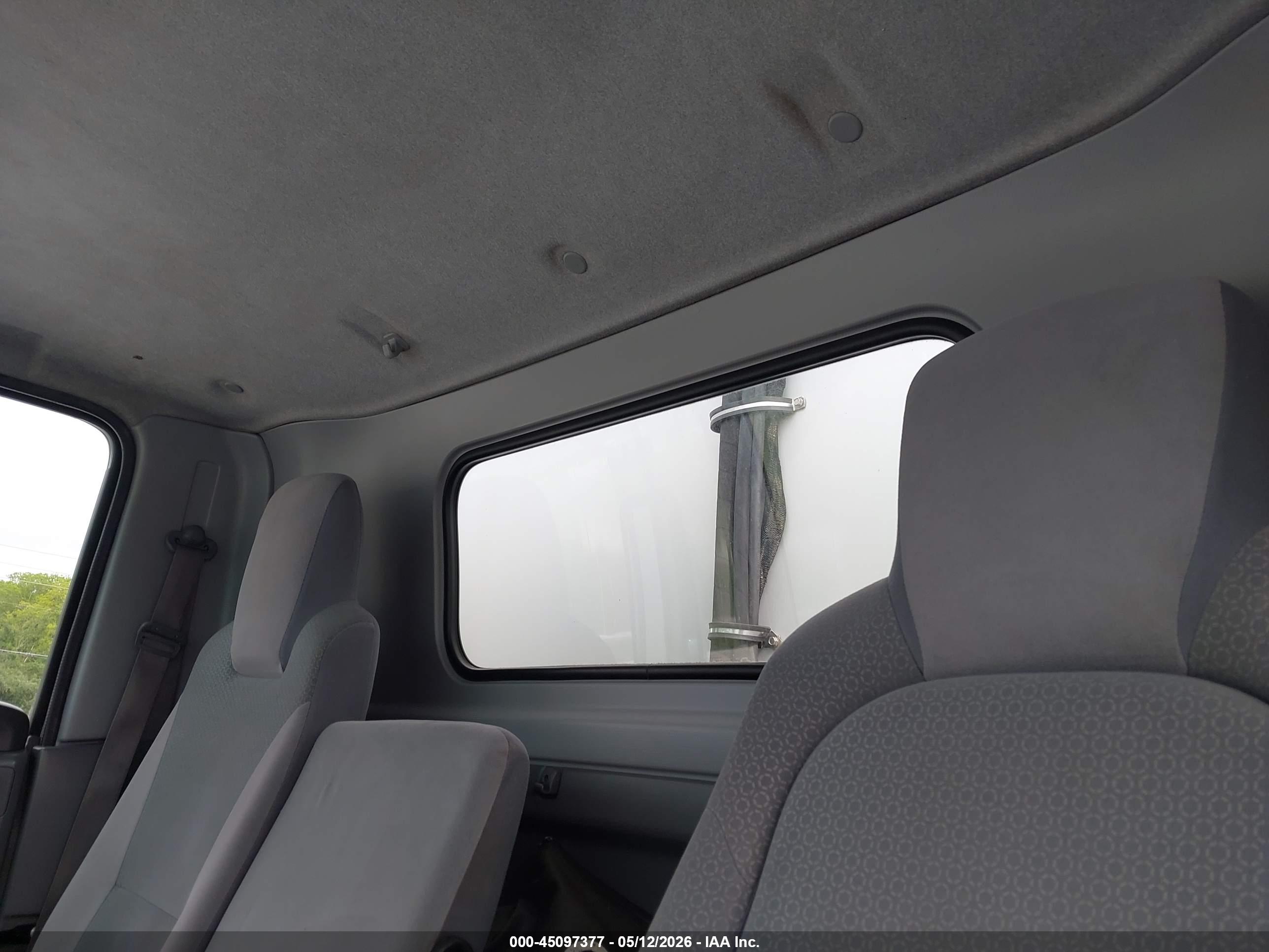 CHEVROLET 4500 image 8