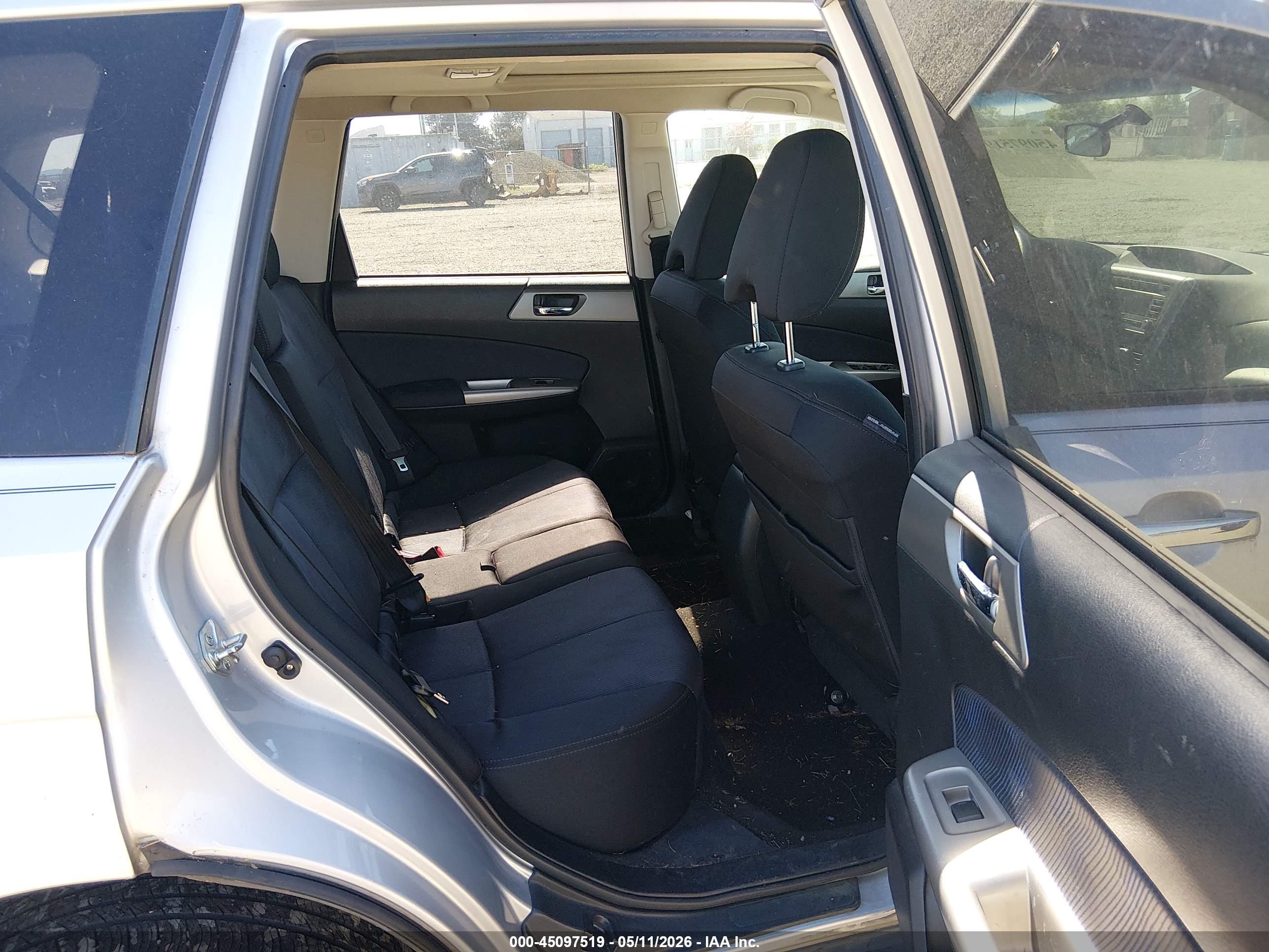 SUBARU FORESTER image 8