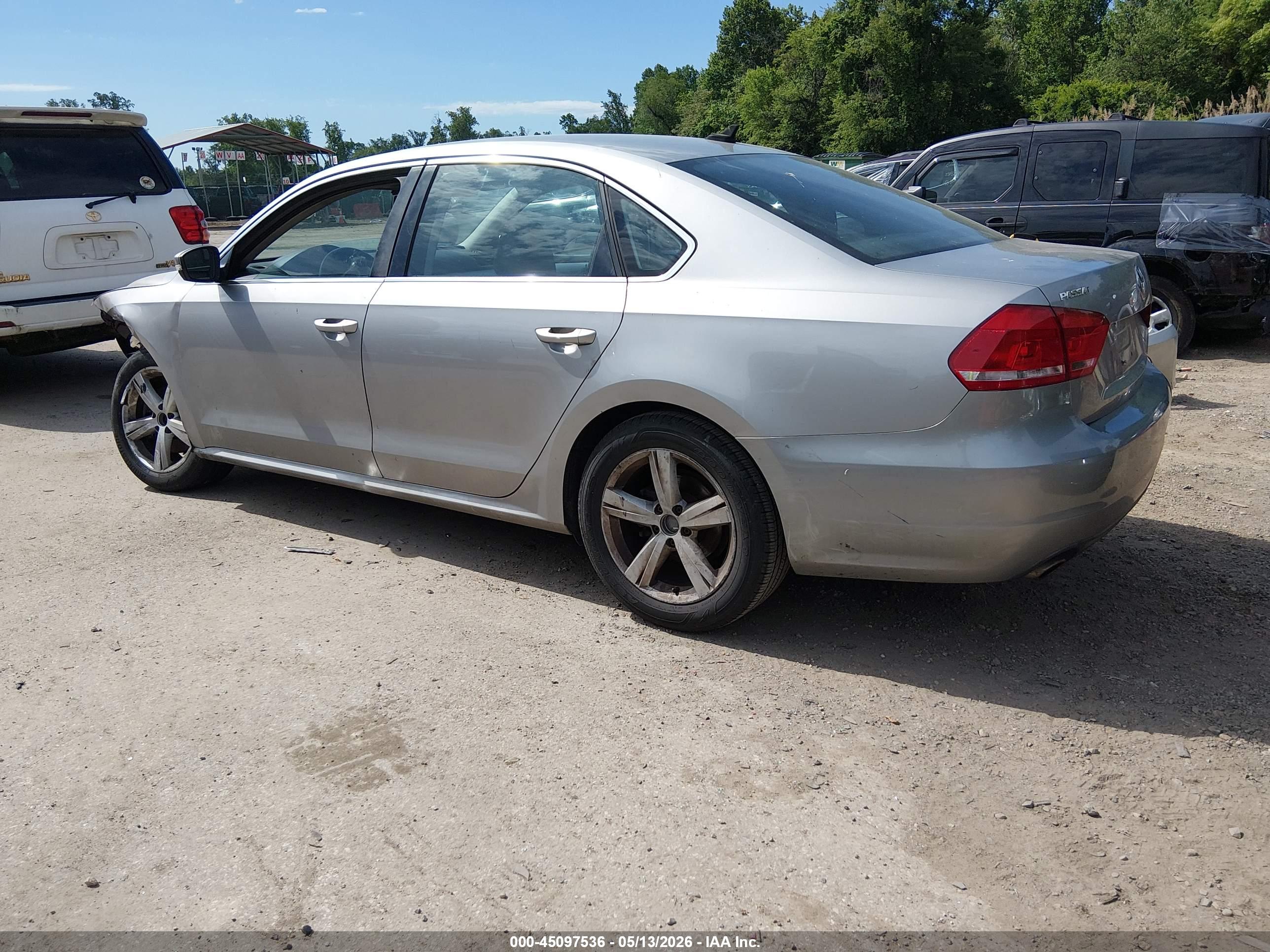 VOLKSWAGEN PASSAT image 3