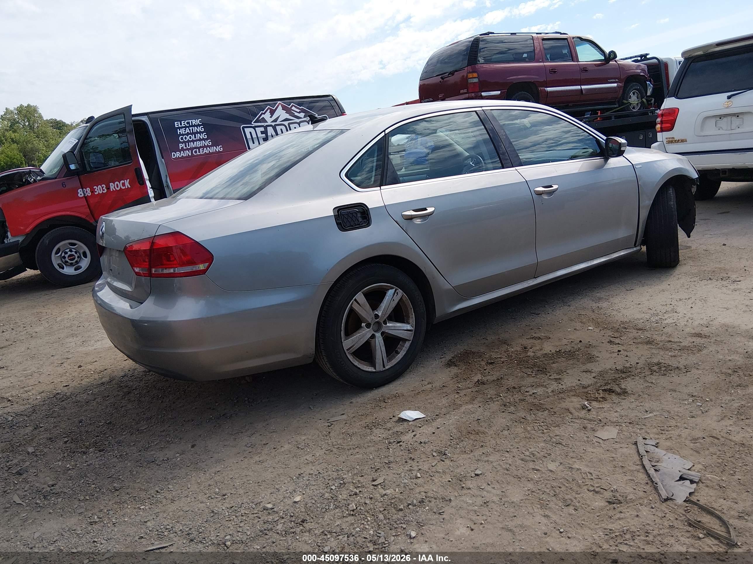 VOLKSWAGEN PASSAT image 4