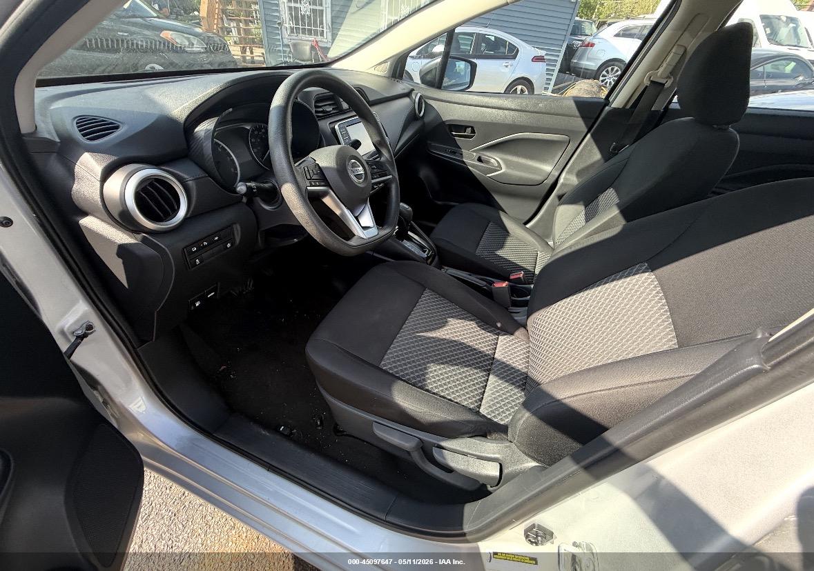 NISSAN VERSA image 5