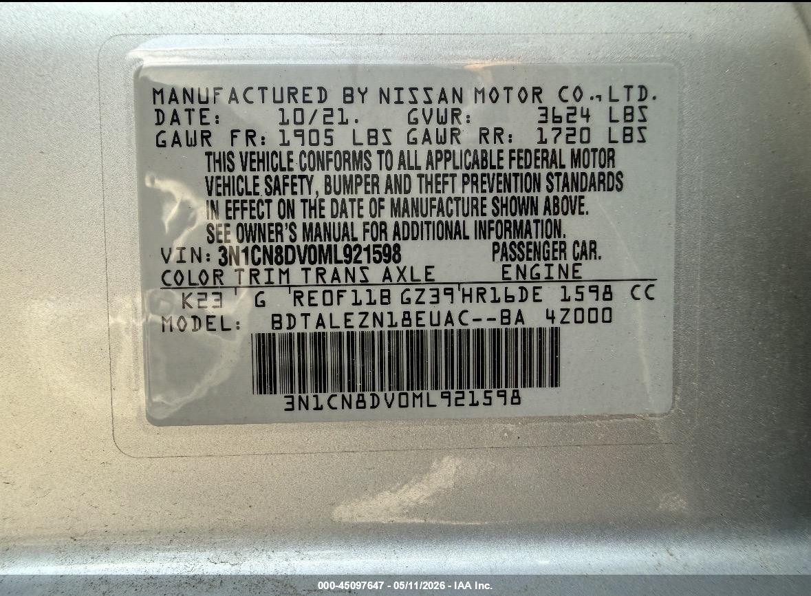 NISSAN VERSA image 9