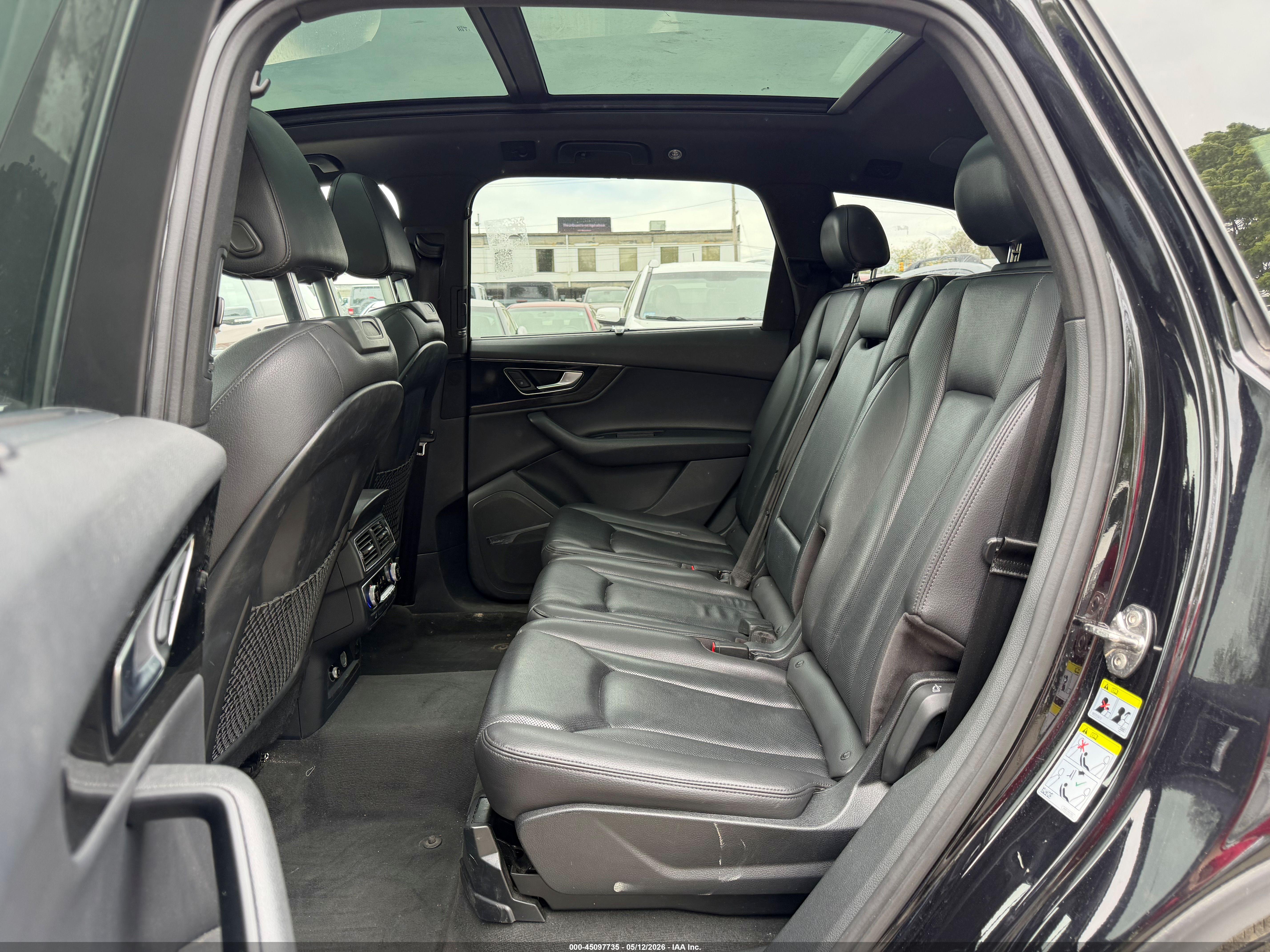 AUDI Q7 image 8