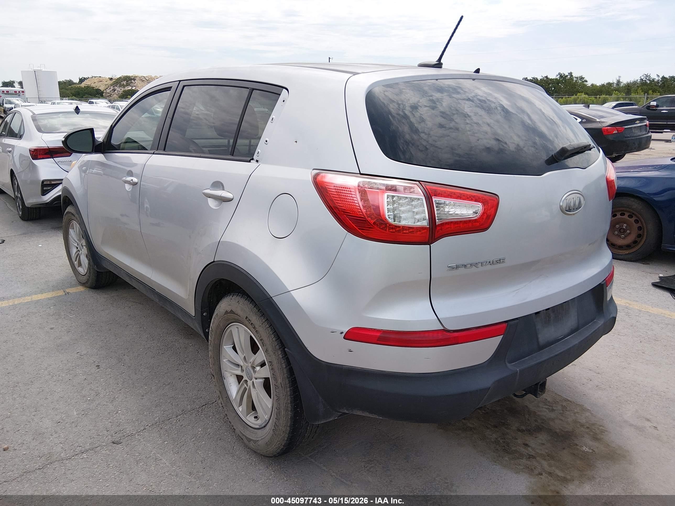 KIA SPORTAGE image 3