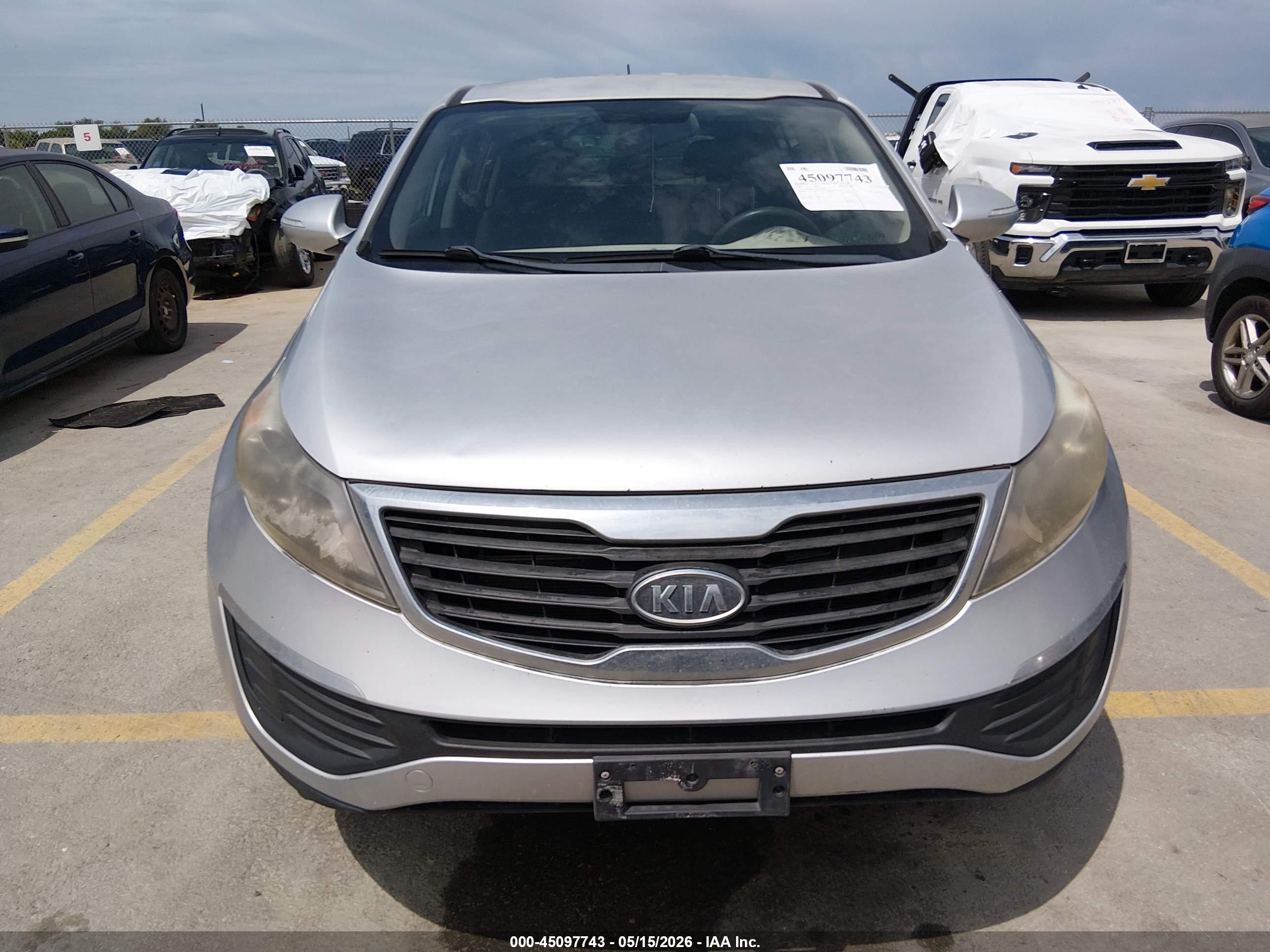 KIA SPORTAGE image 6