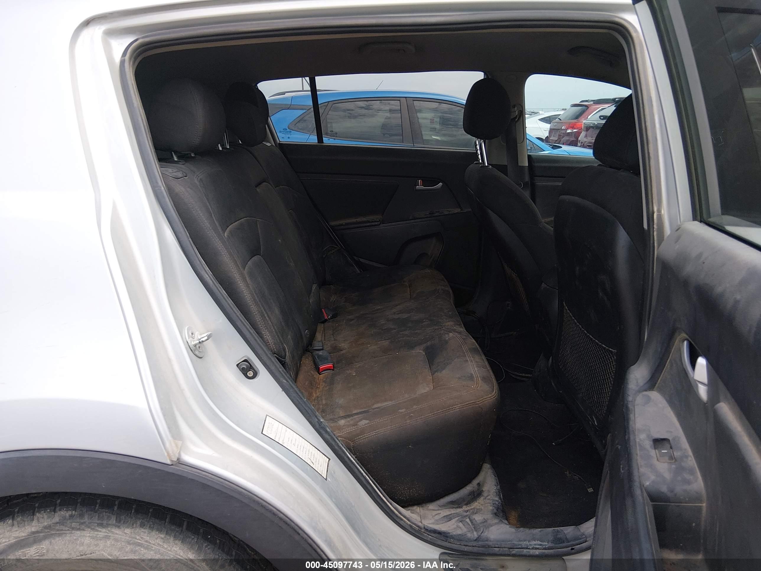 KIA SPORTAGE image 8