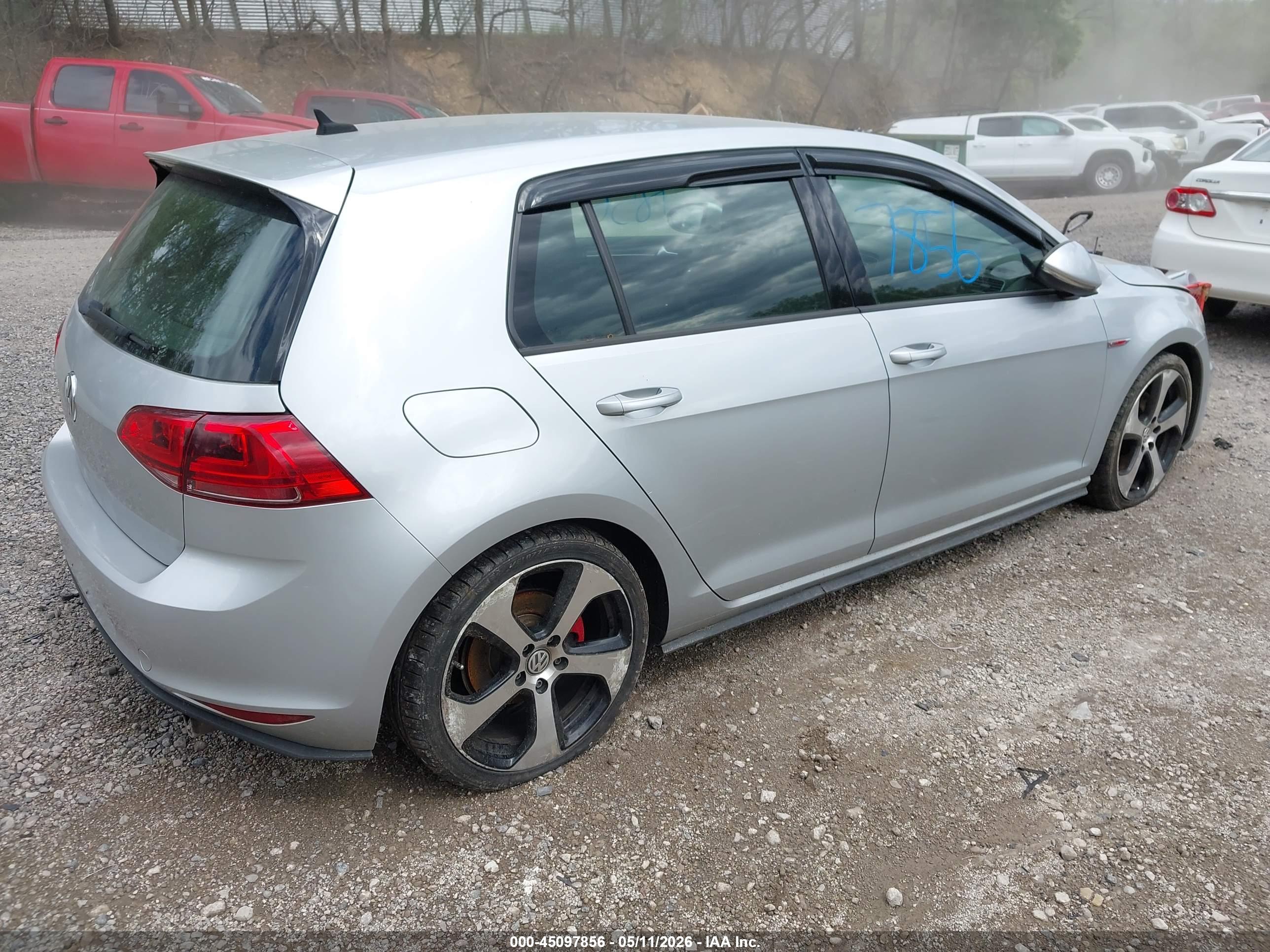 VOLKSWAGEN GOLF image 4