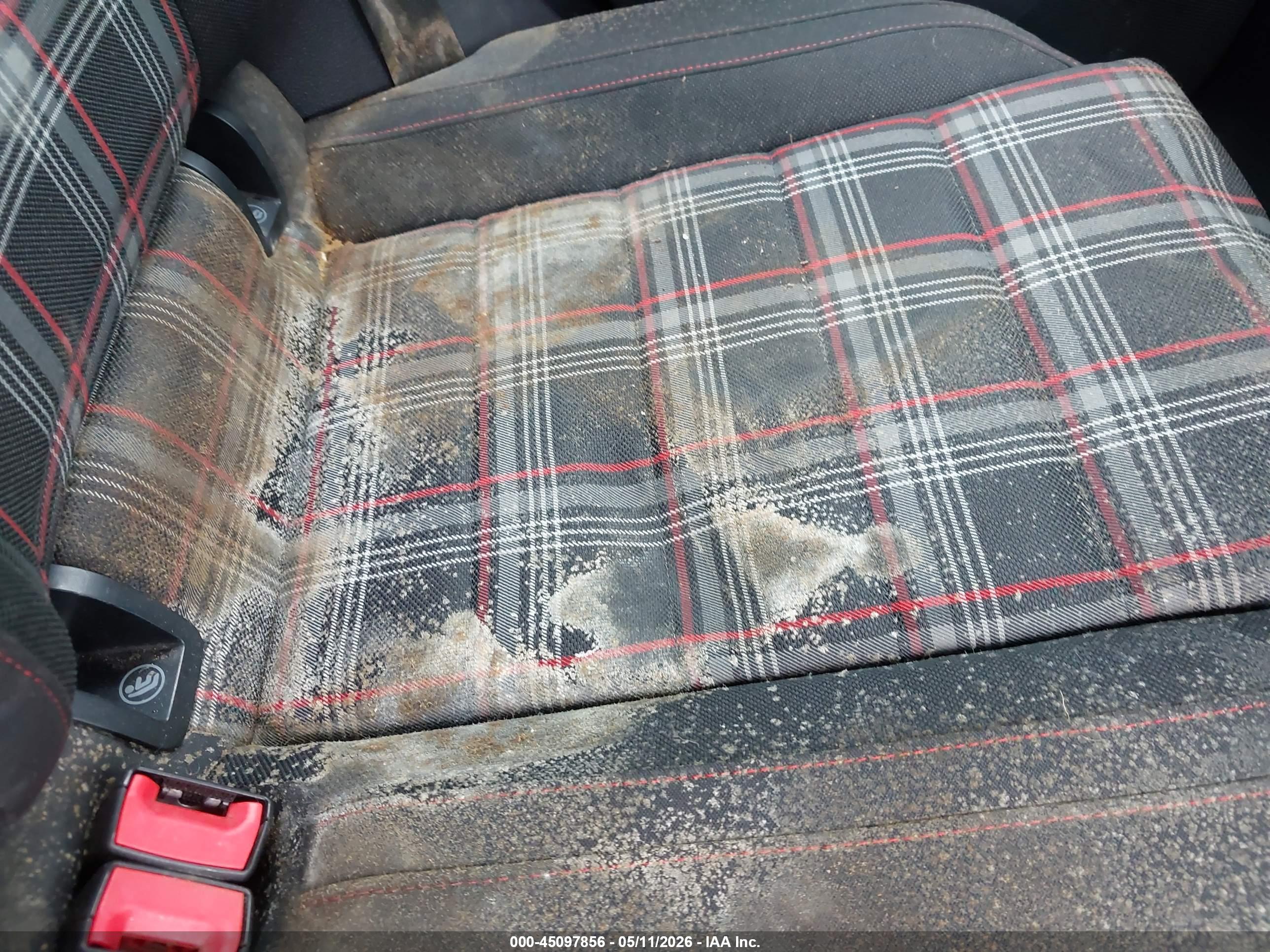 VOLKSWAGEN GOLF image 6