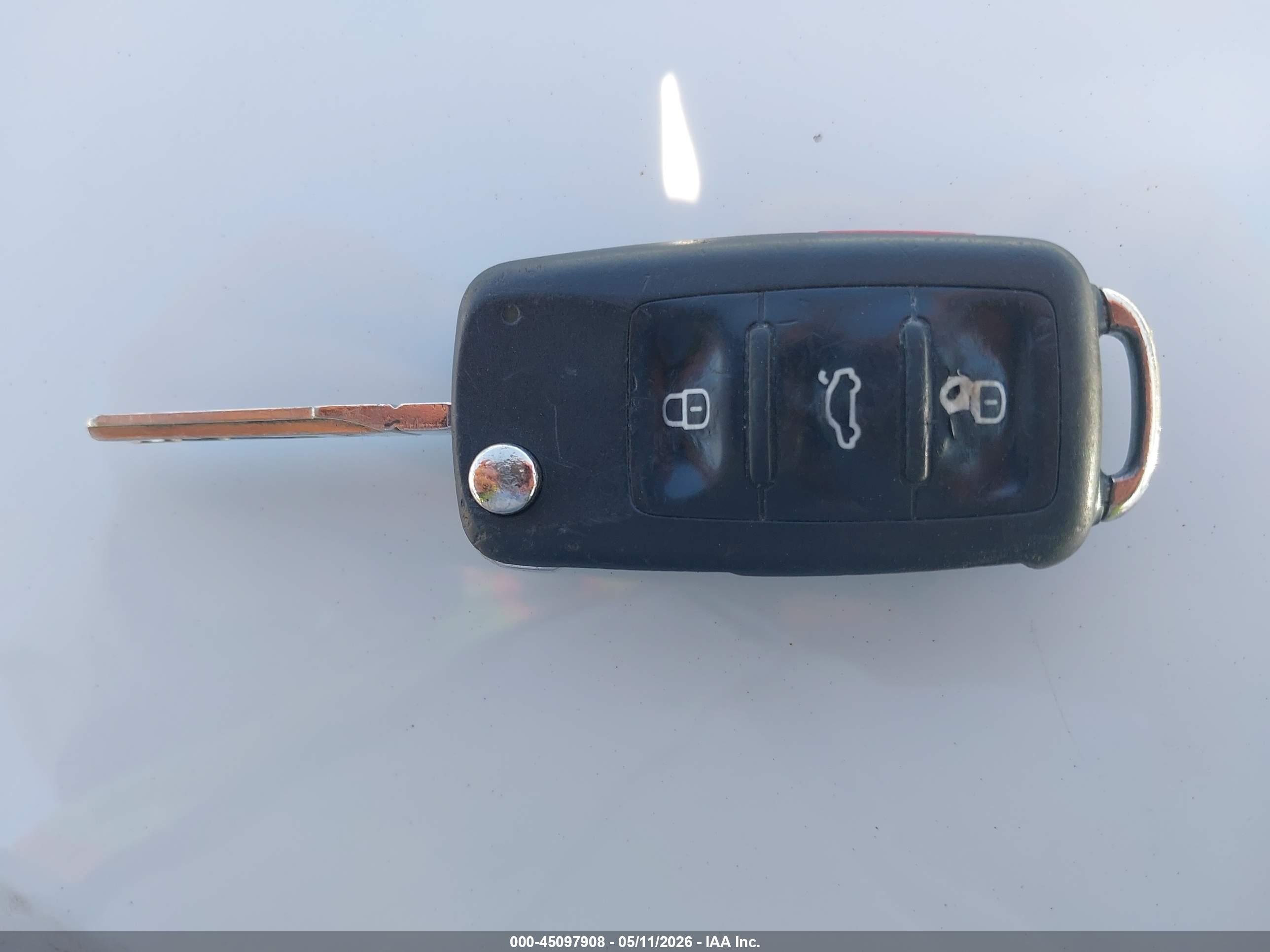 VOLKSWAGEN BEETLE image 11