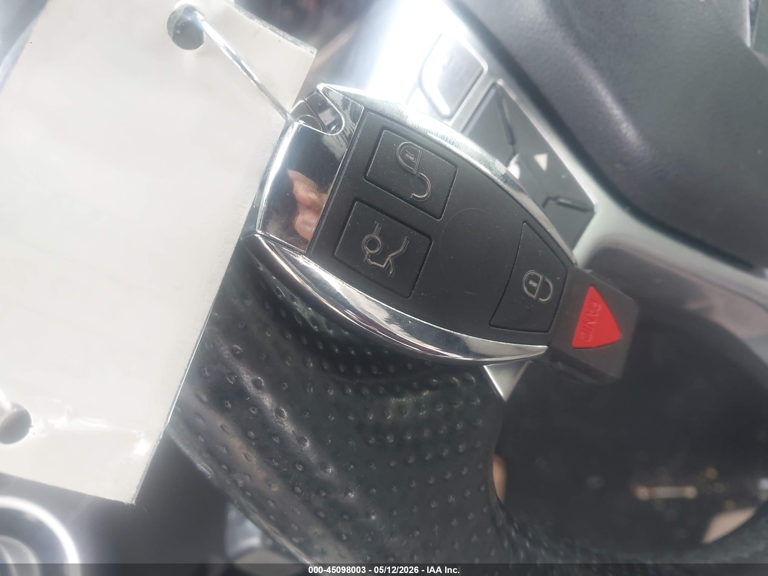 MERCEDES-BENZ E image 11