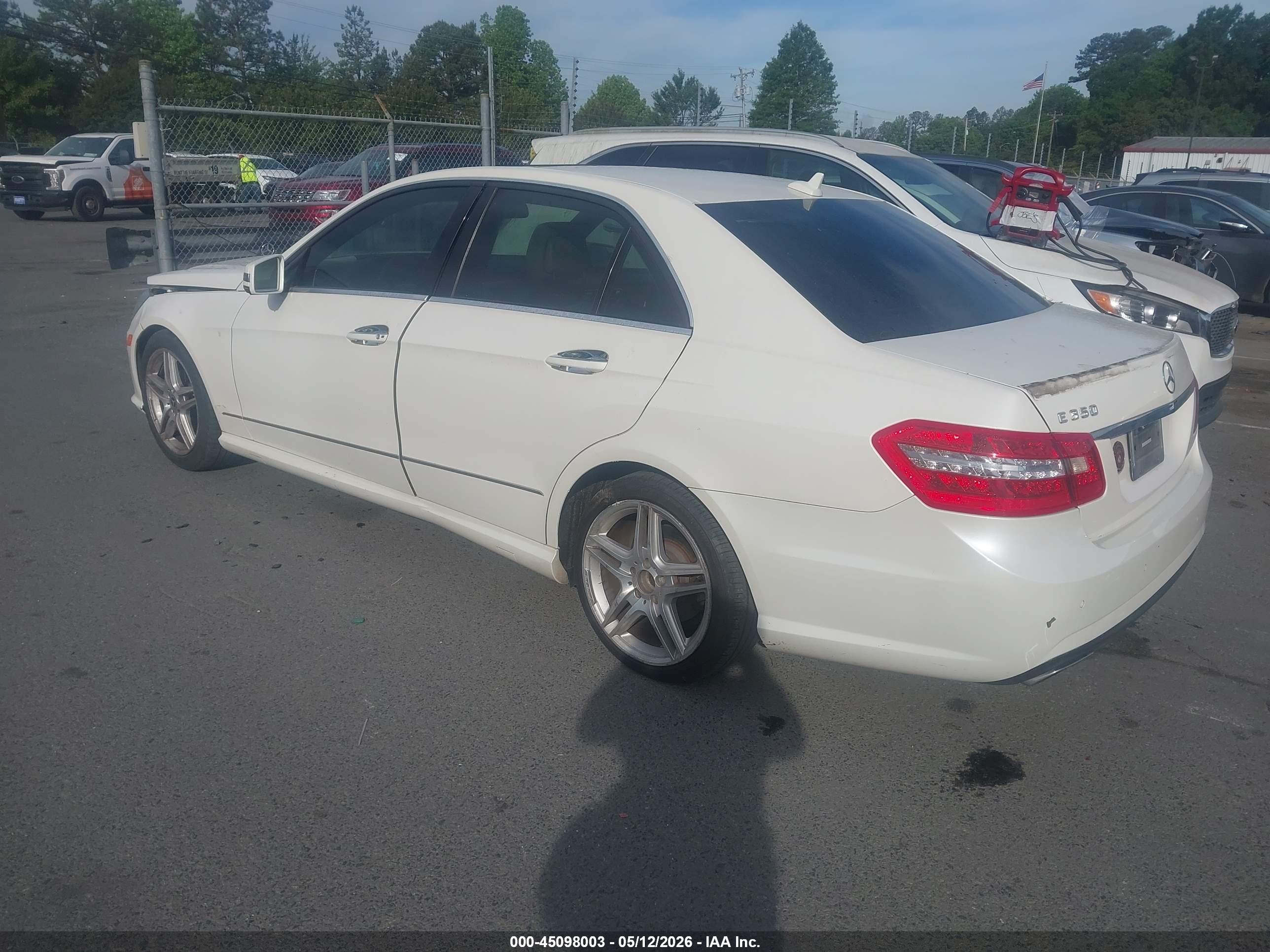 MERCEDES-BENZ E image 3