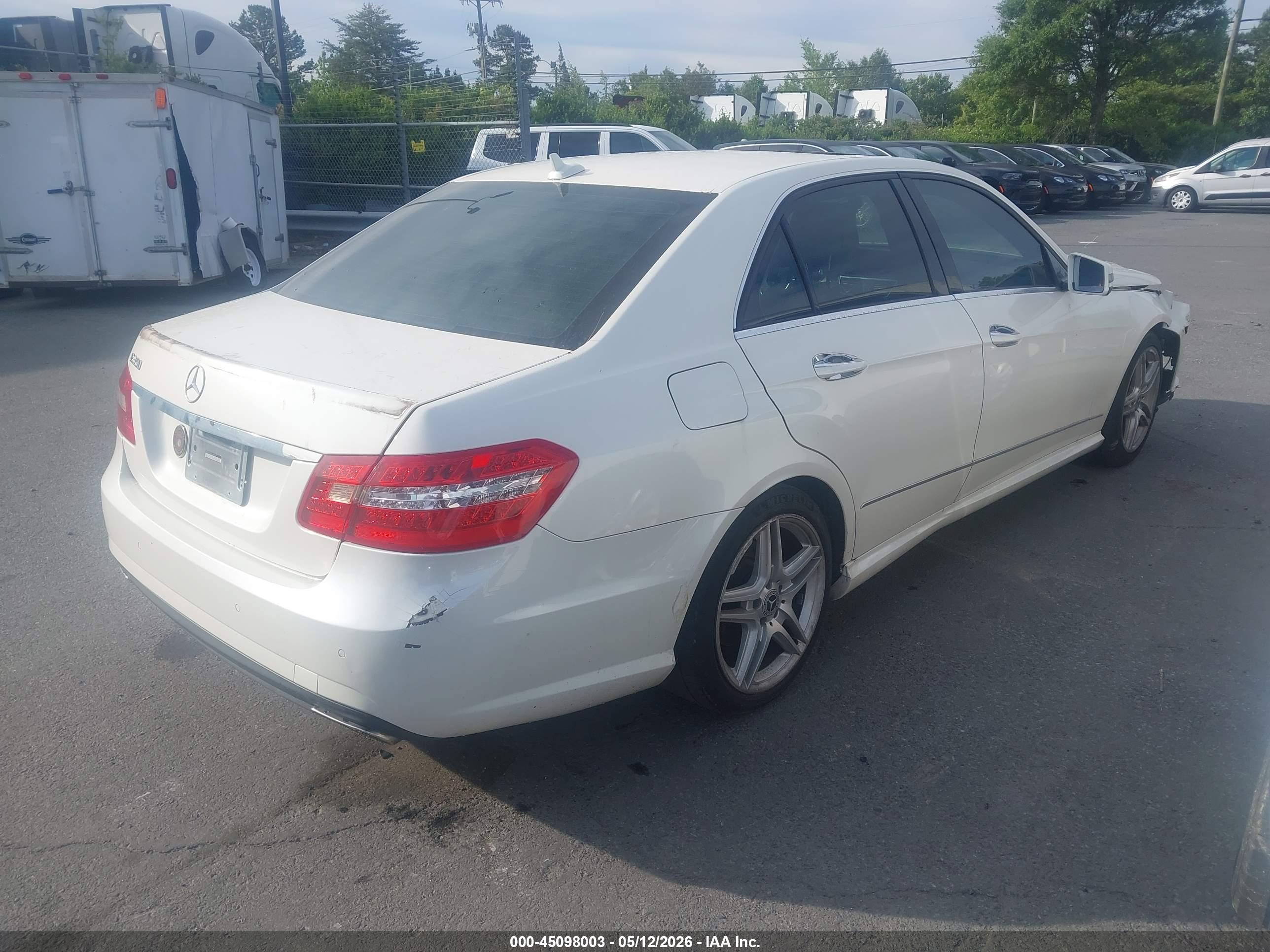 MERCEDES-BENZ E image 4