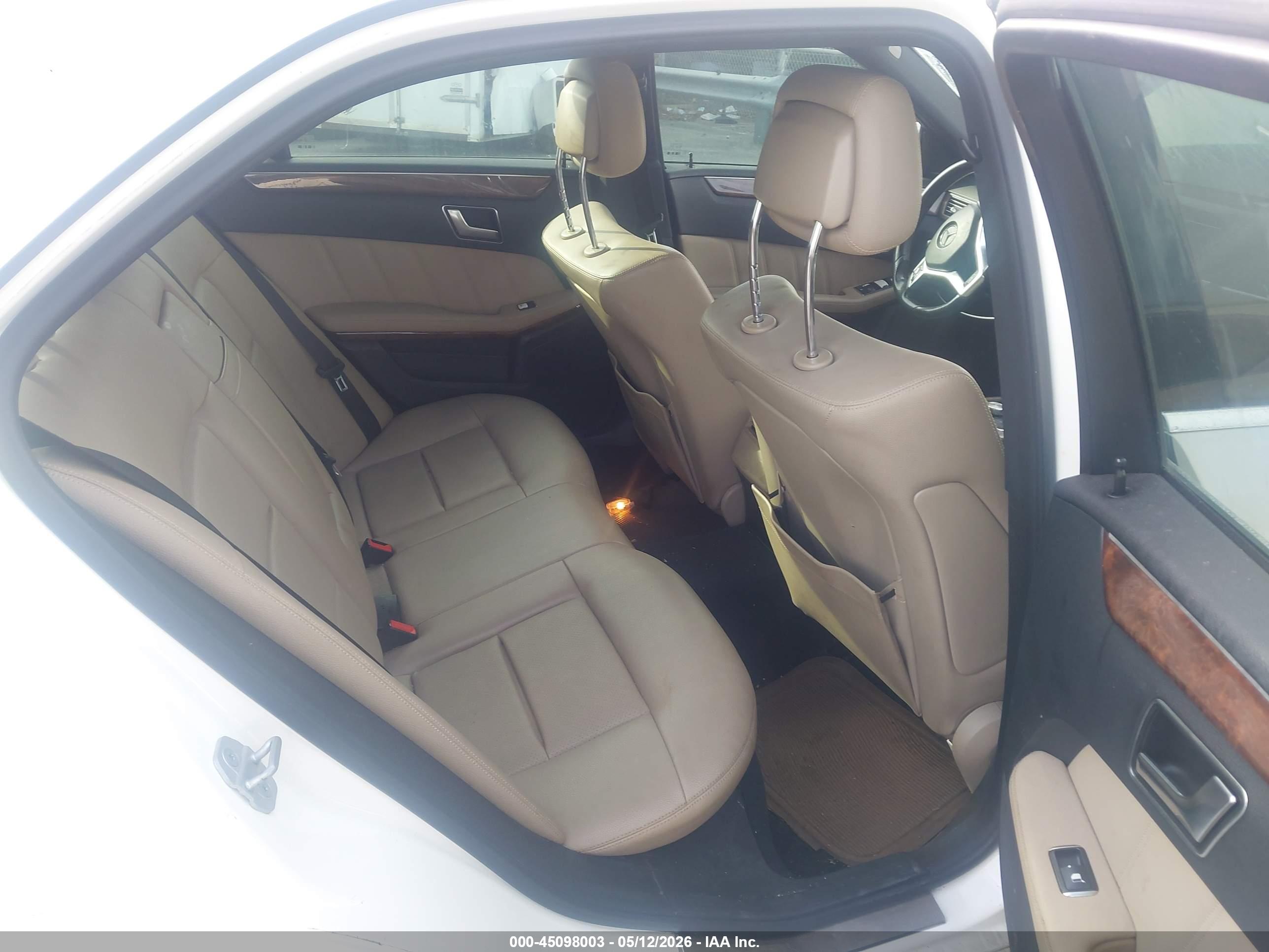 MERCEDES-BENZ E image 8