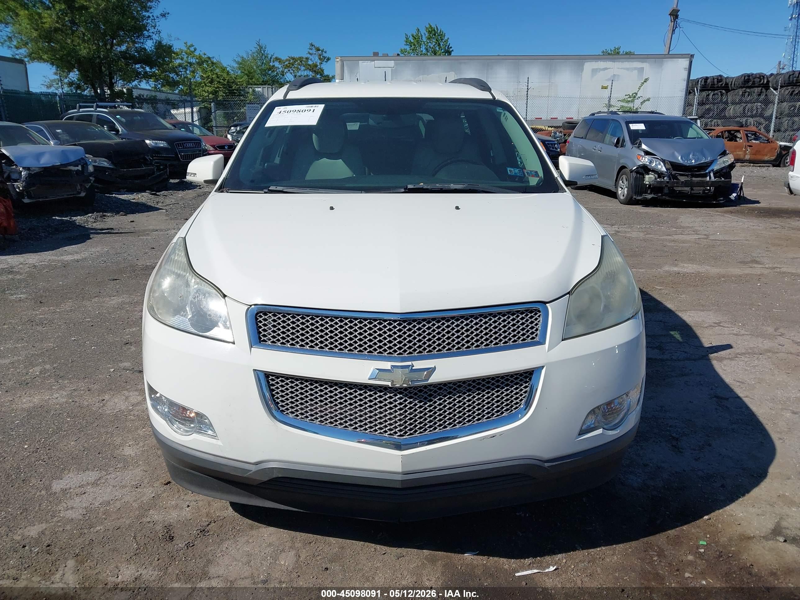 CHEVROLET TRAVERSE image 6