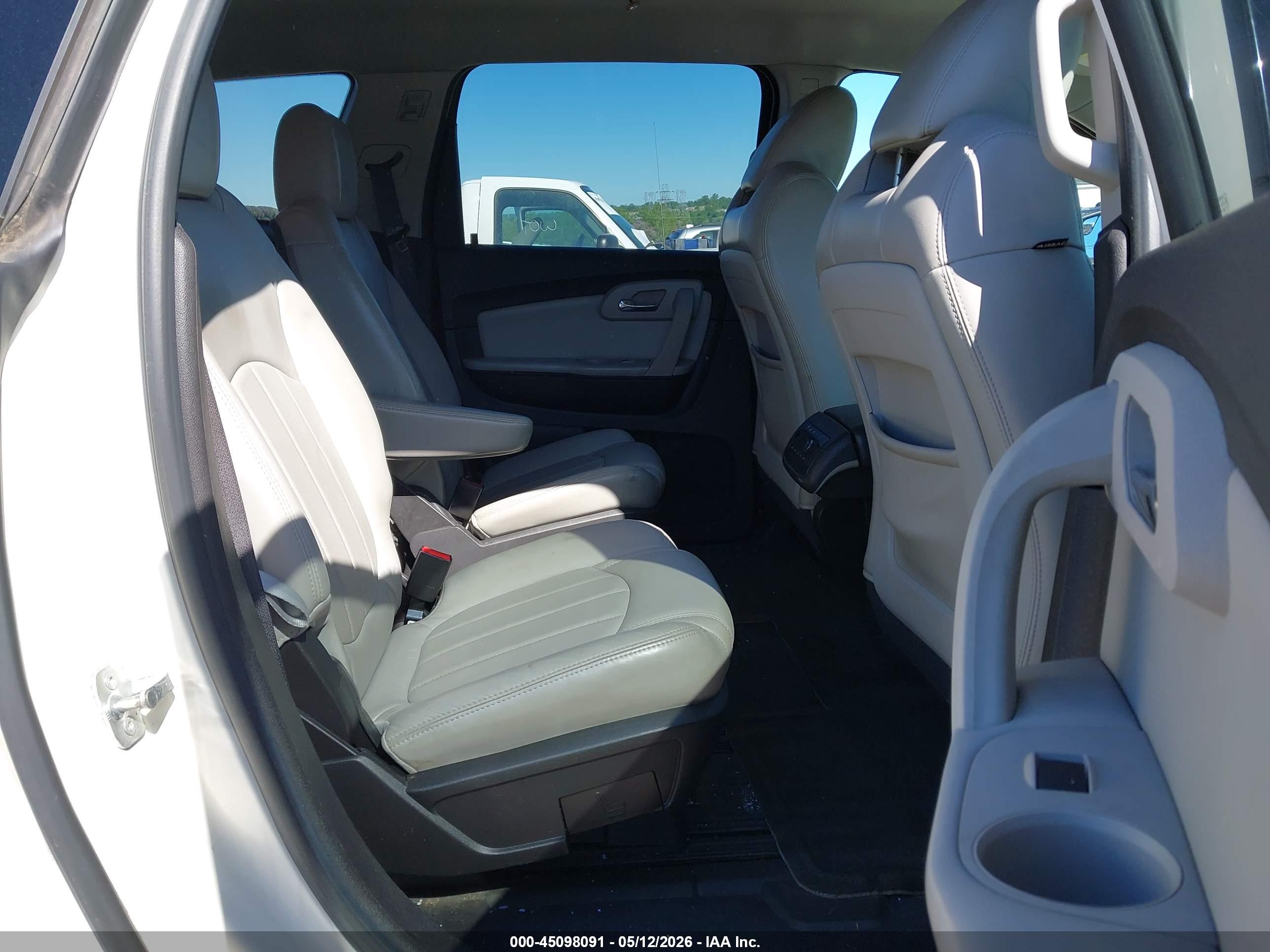 CHEVROLET TRAVERSE image 8