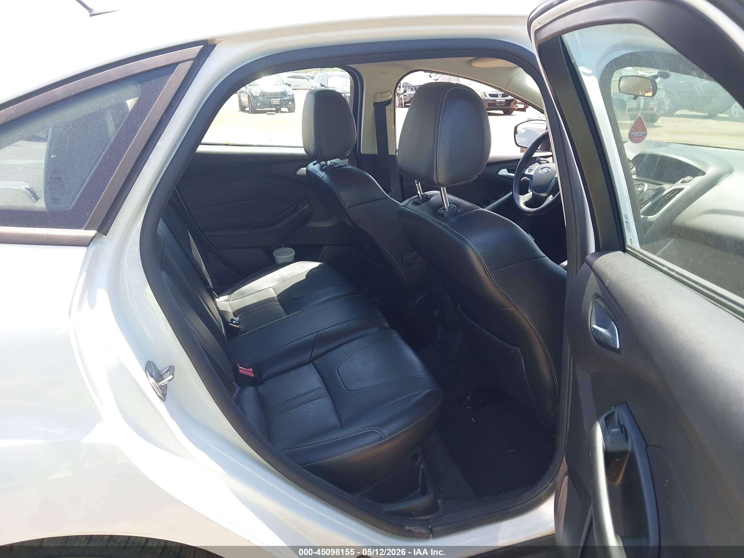 FORD FOCUS image 8