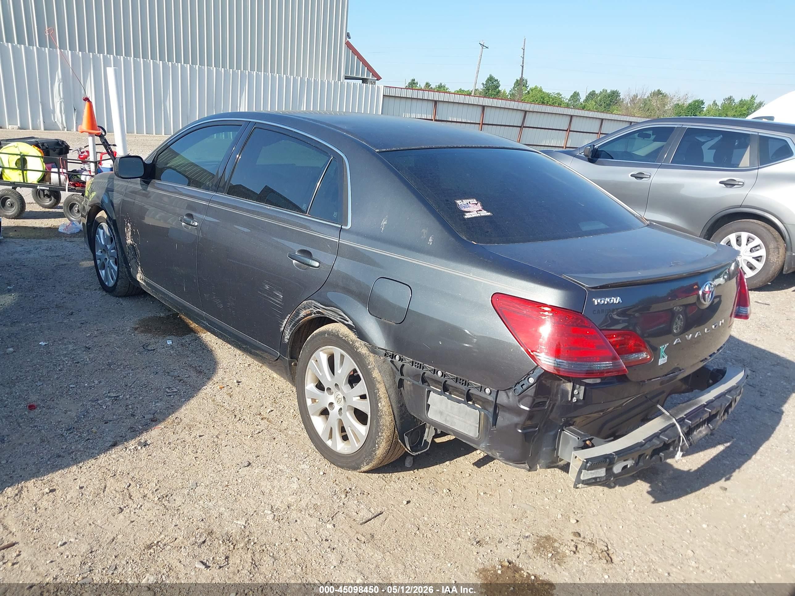 TOYOTA AVALON image 3