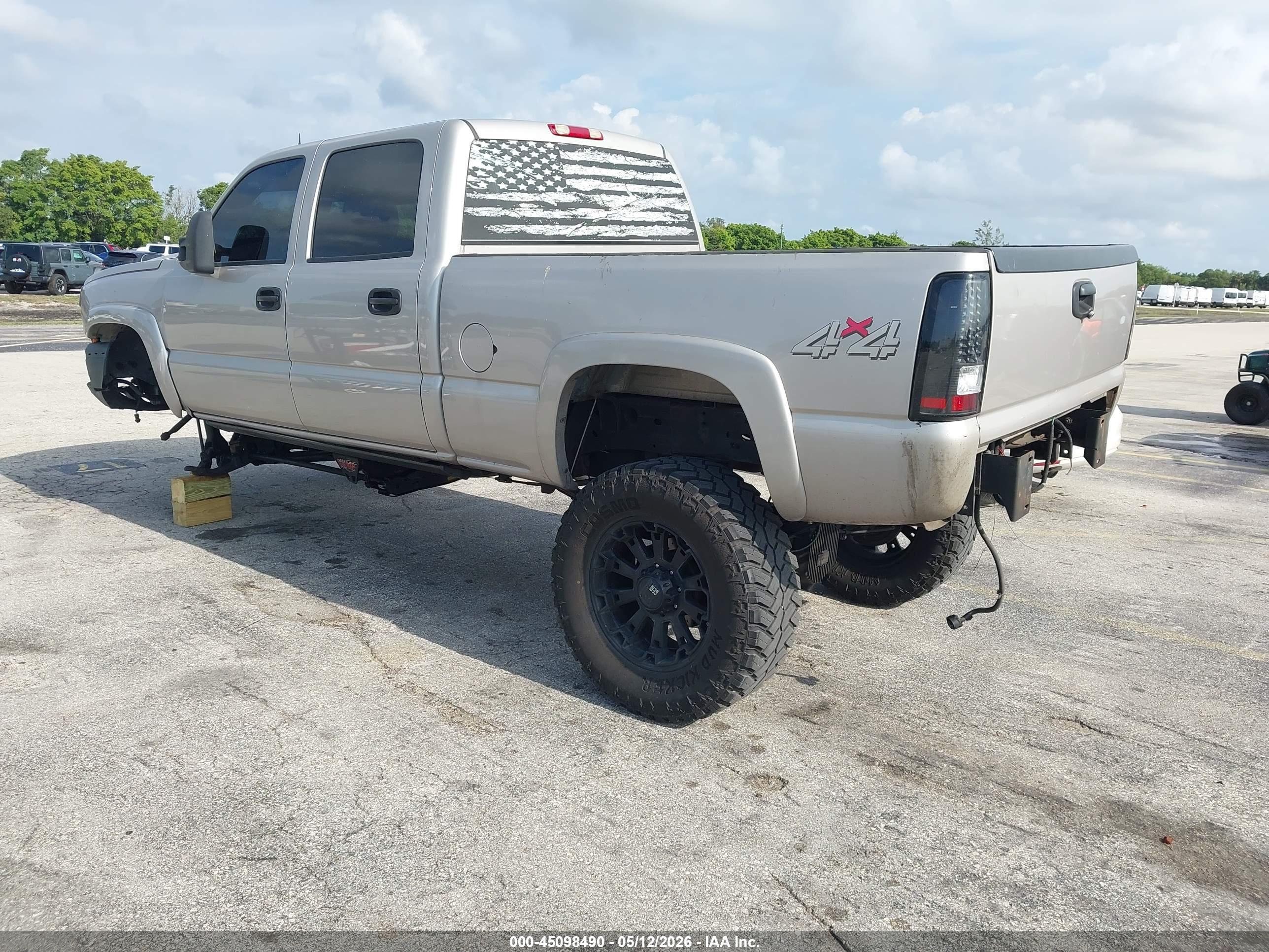 CHEVROLET SILVERADO image 3