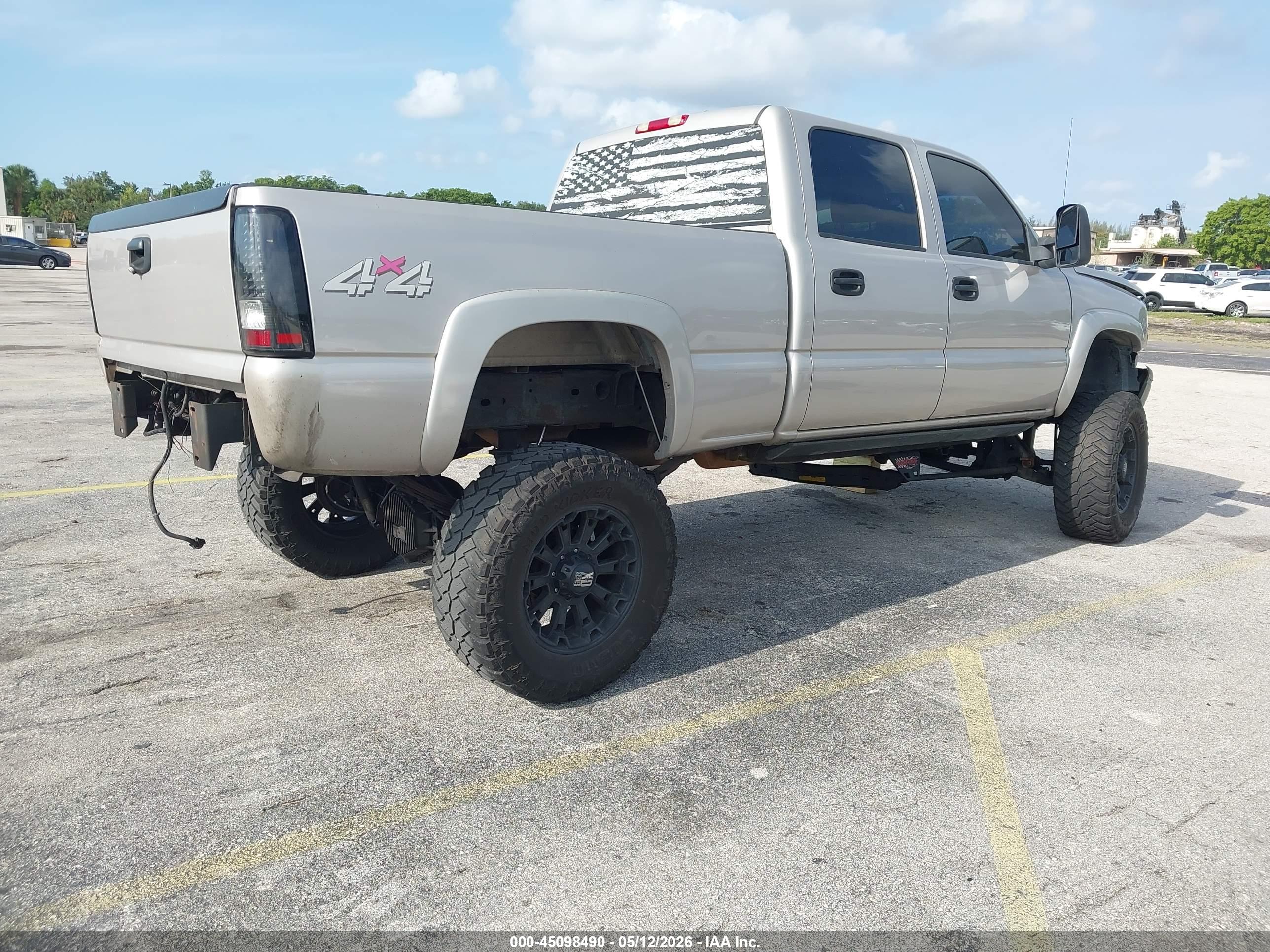 CHEVROLET SILVERADO image 4