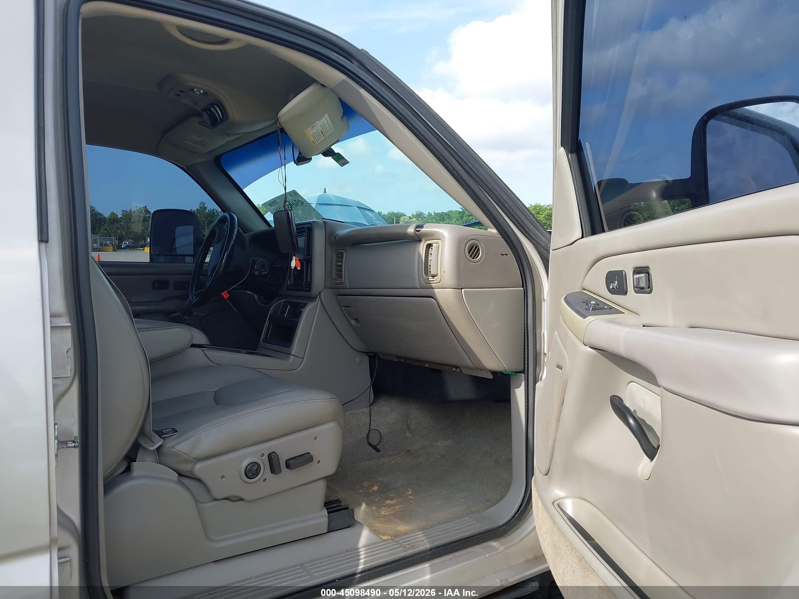CHEVROLET SILVERADO image 5