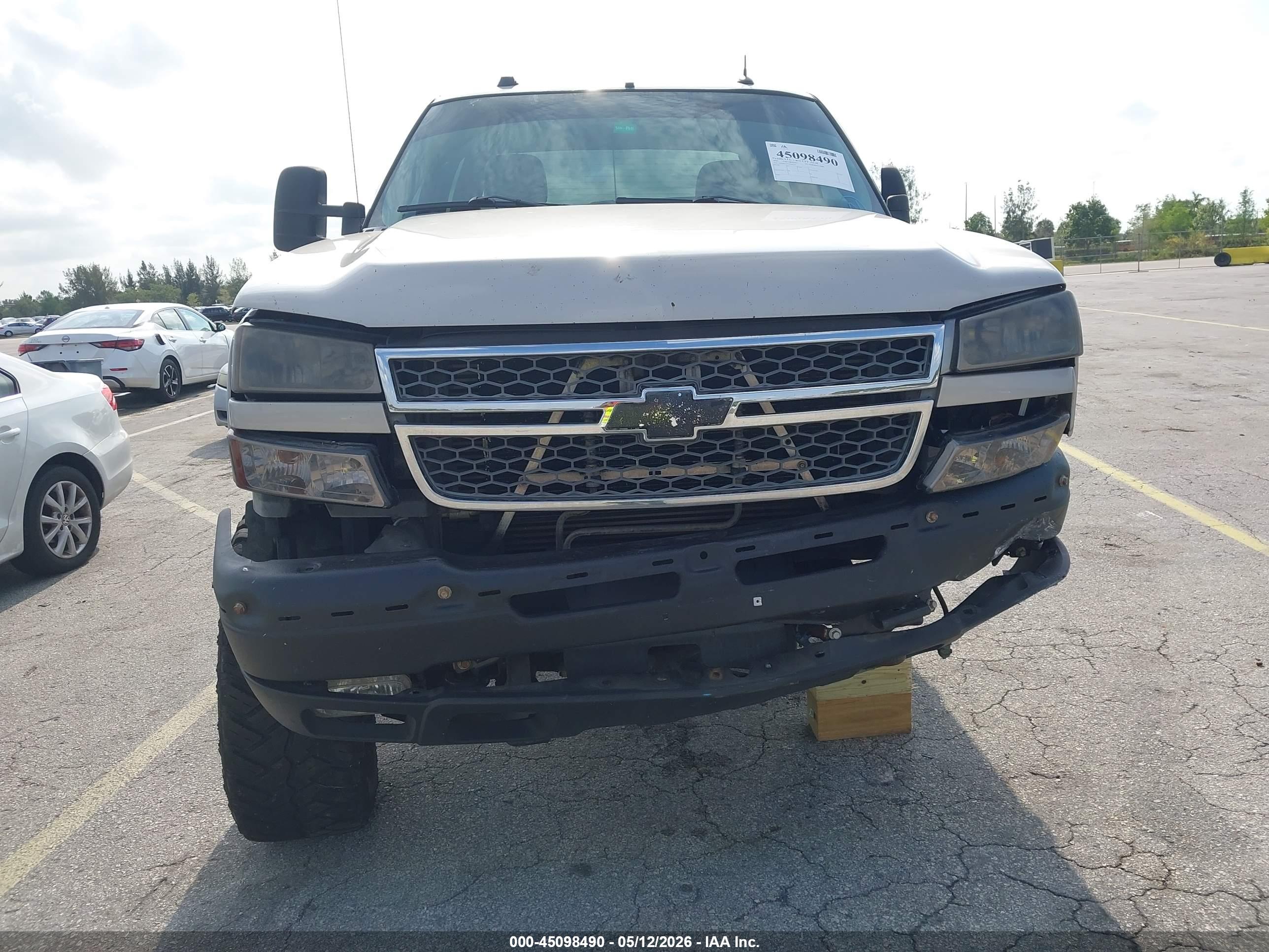 CHEVROLET SILVERADO image 6