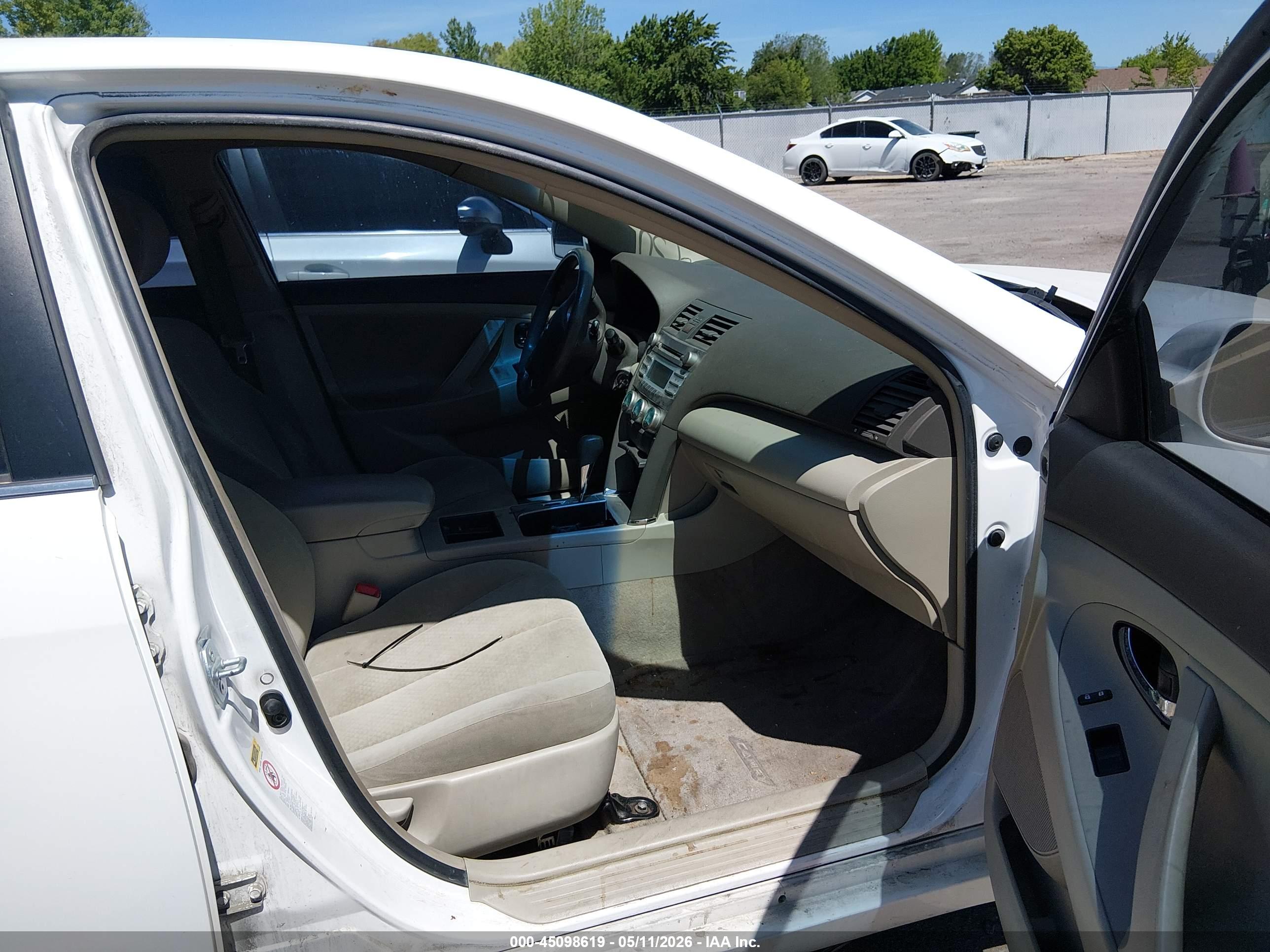 TOYOTA CAMRY image 5