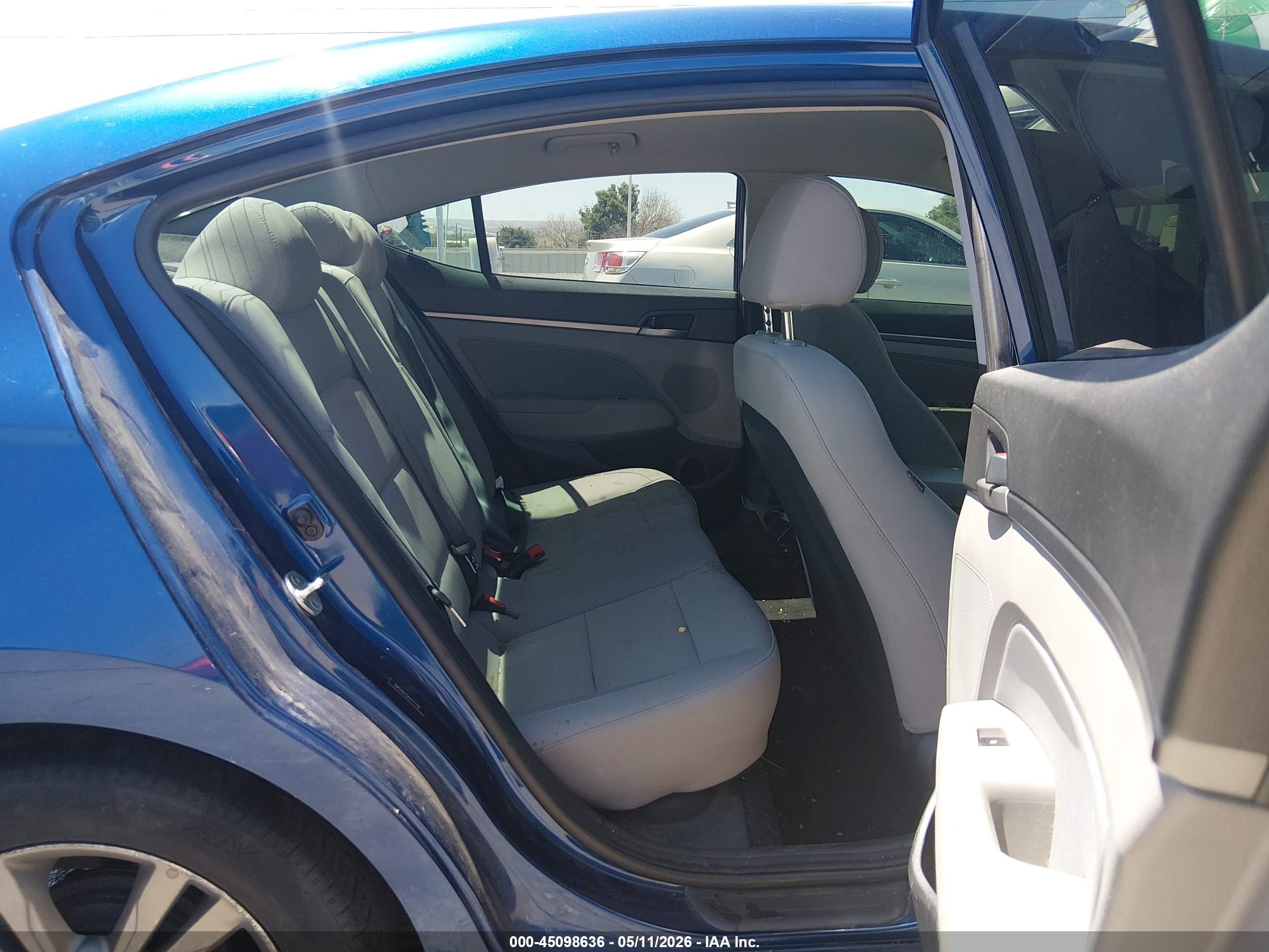 HYUNDAI ELANTRA image 8